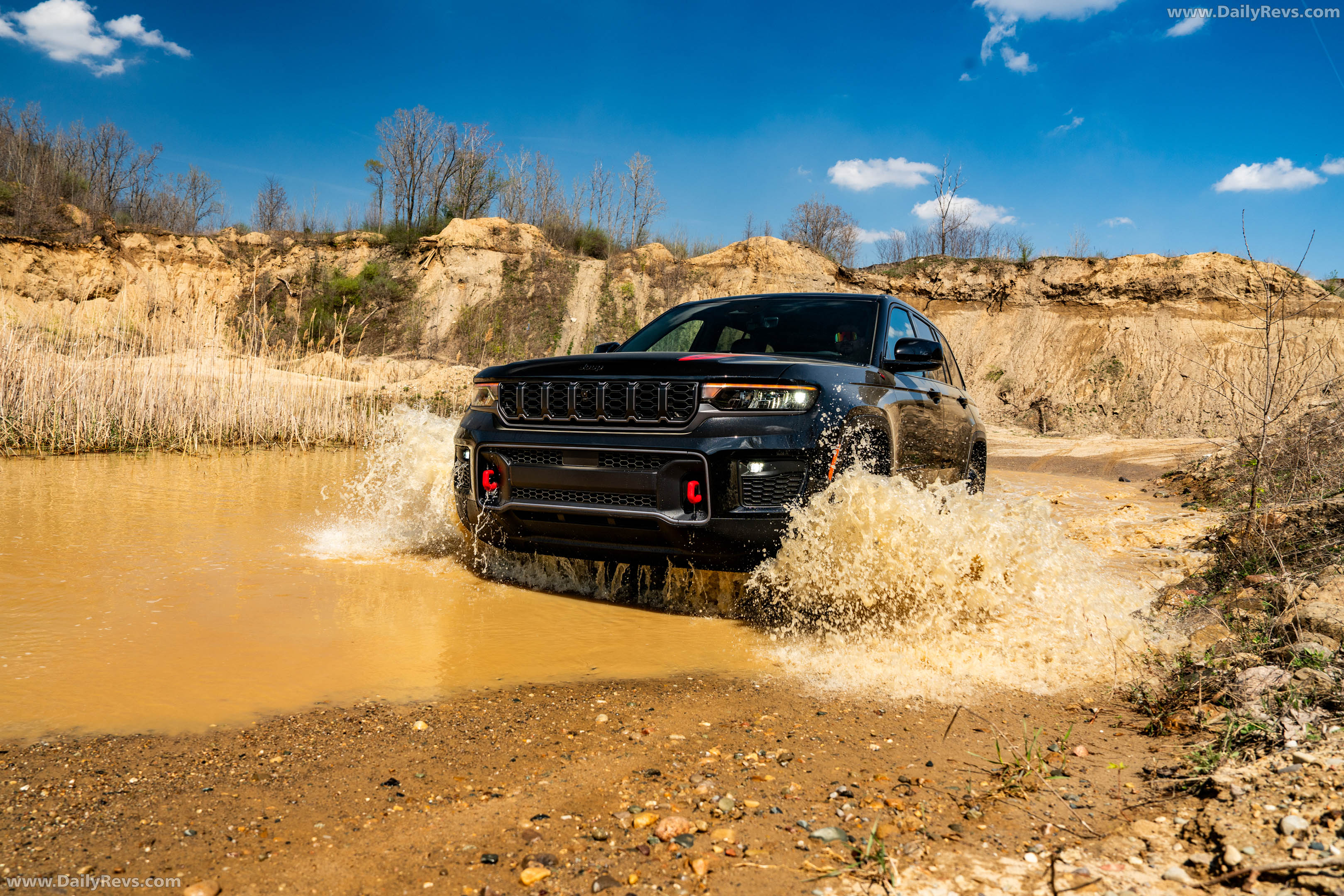 2027 Jeep Grand Cherokee Trailhawk Front View