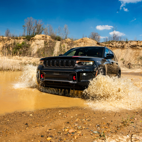 2027 Jeep Grand Cherokee Trailhawk Front View