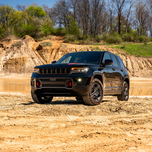 2027 Jeep Grand Cherokee Trailhawk Front View