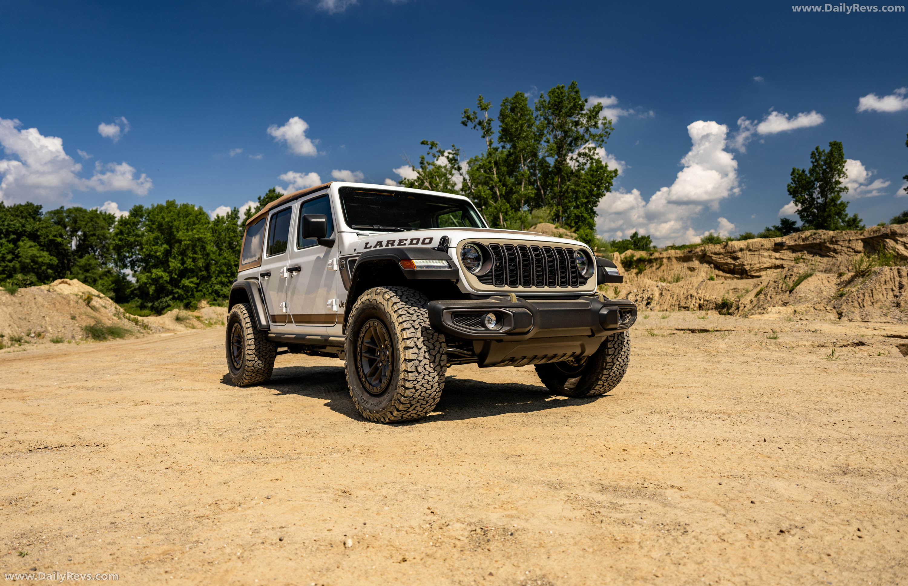 2027 Jeep Wrangler Laredo Front View