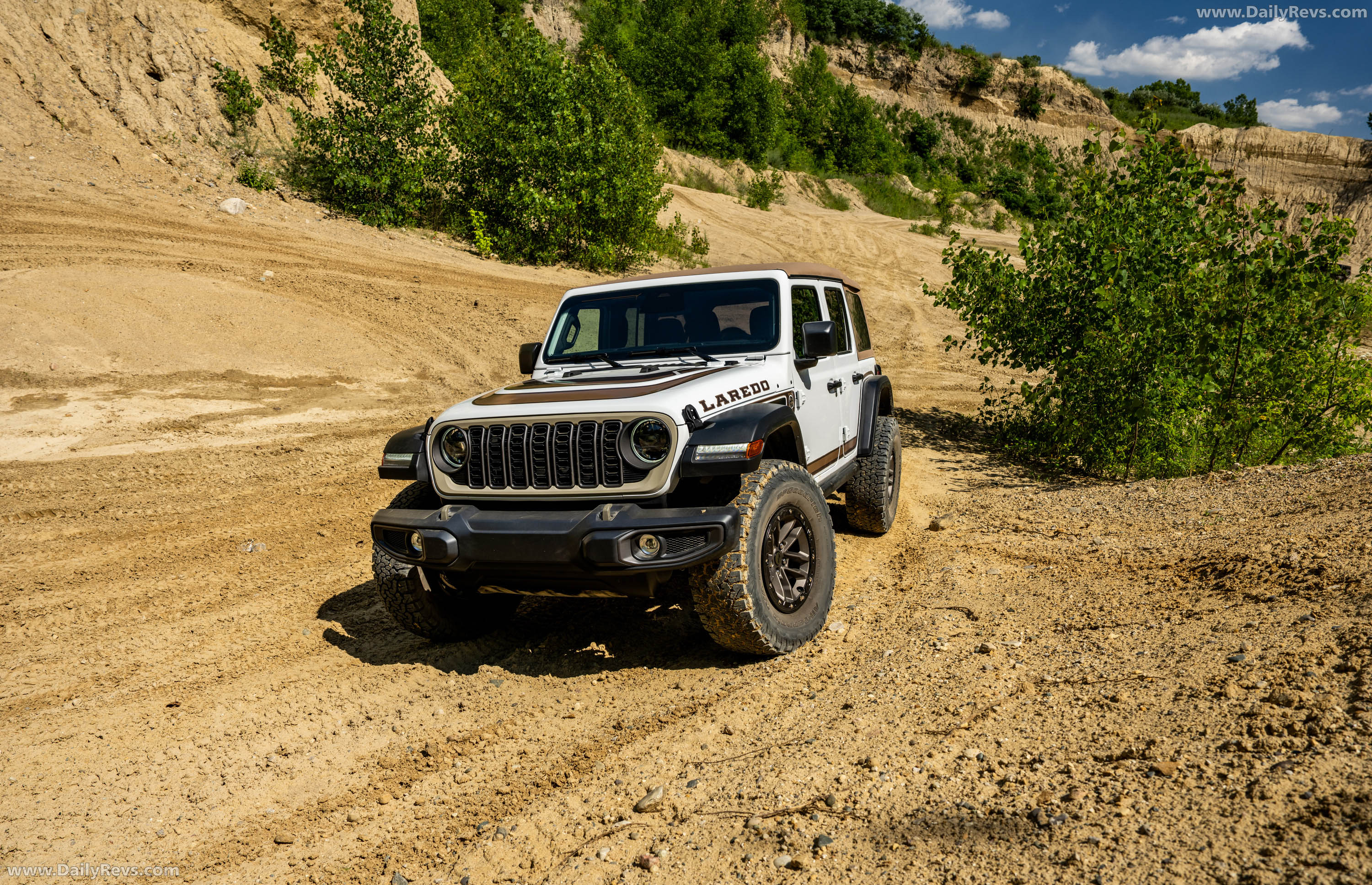 2027 Jeep Wrangler Laredo Front View