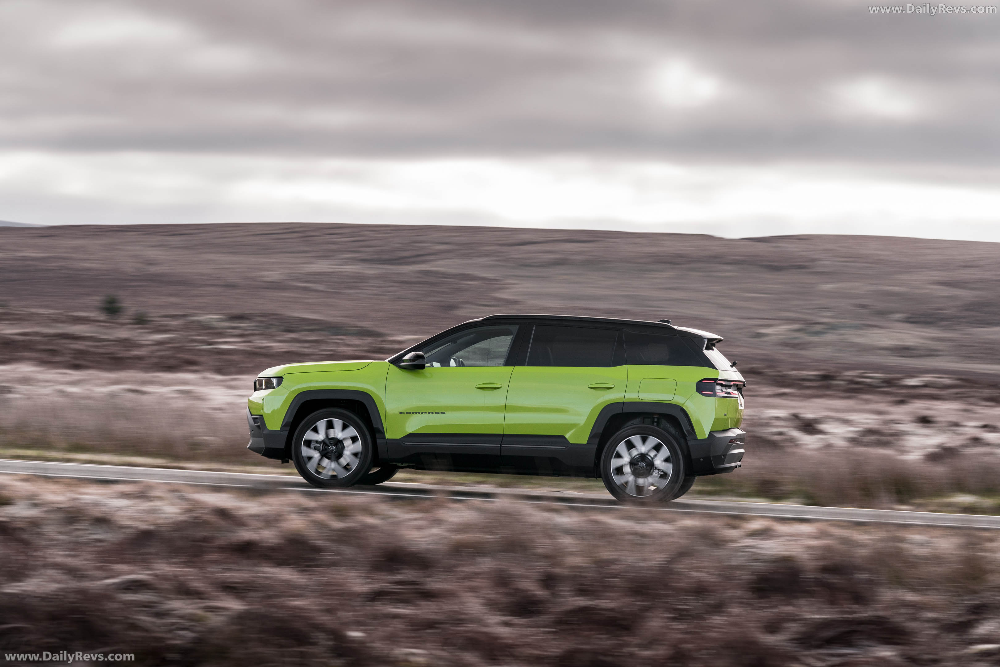 2026 Jeep Compass EV UK Version Side View