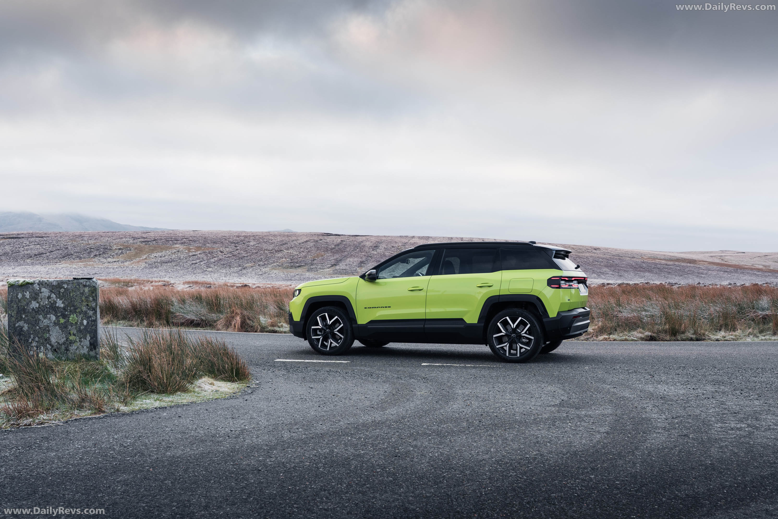 2026 Jeep Compass EV UK Version Side View