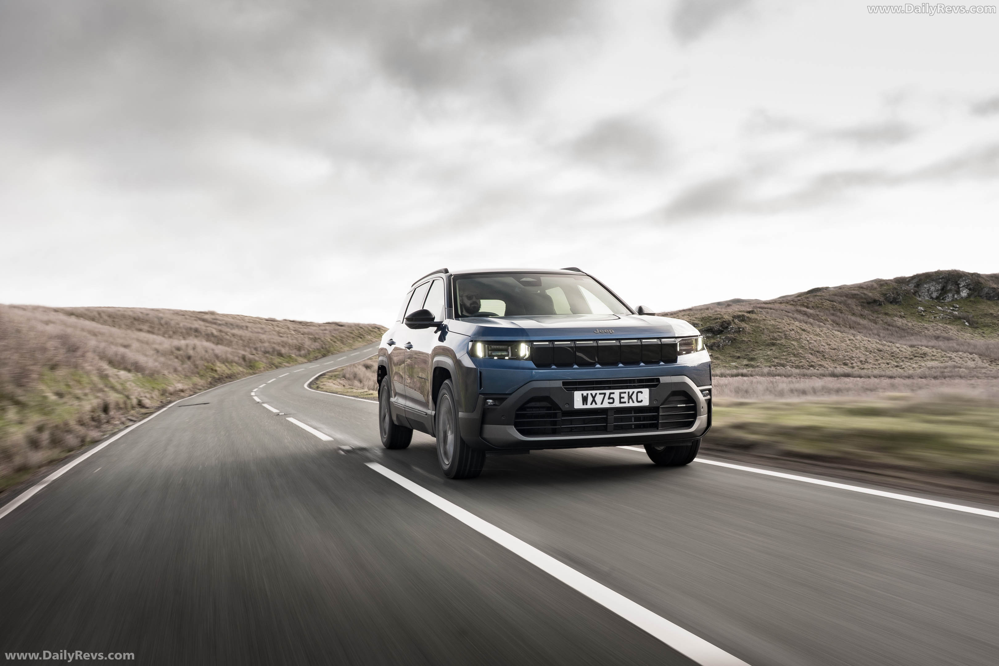 2026 Jeep Compass e-Hybrid UK Version Front View