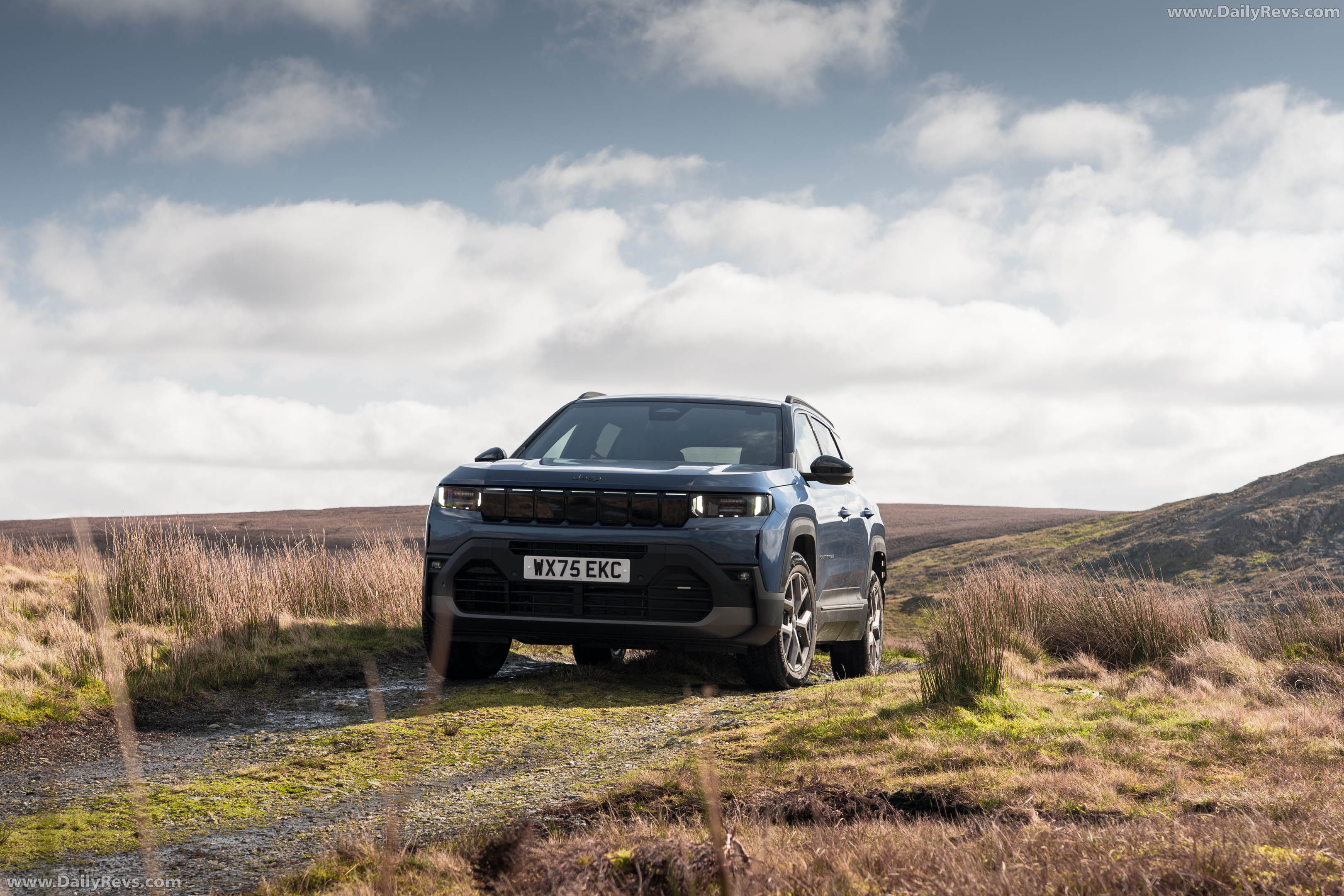 2026 Jeep Compass e-Hybrid UK Version Front View