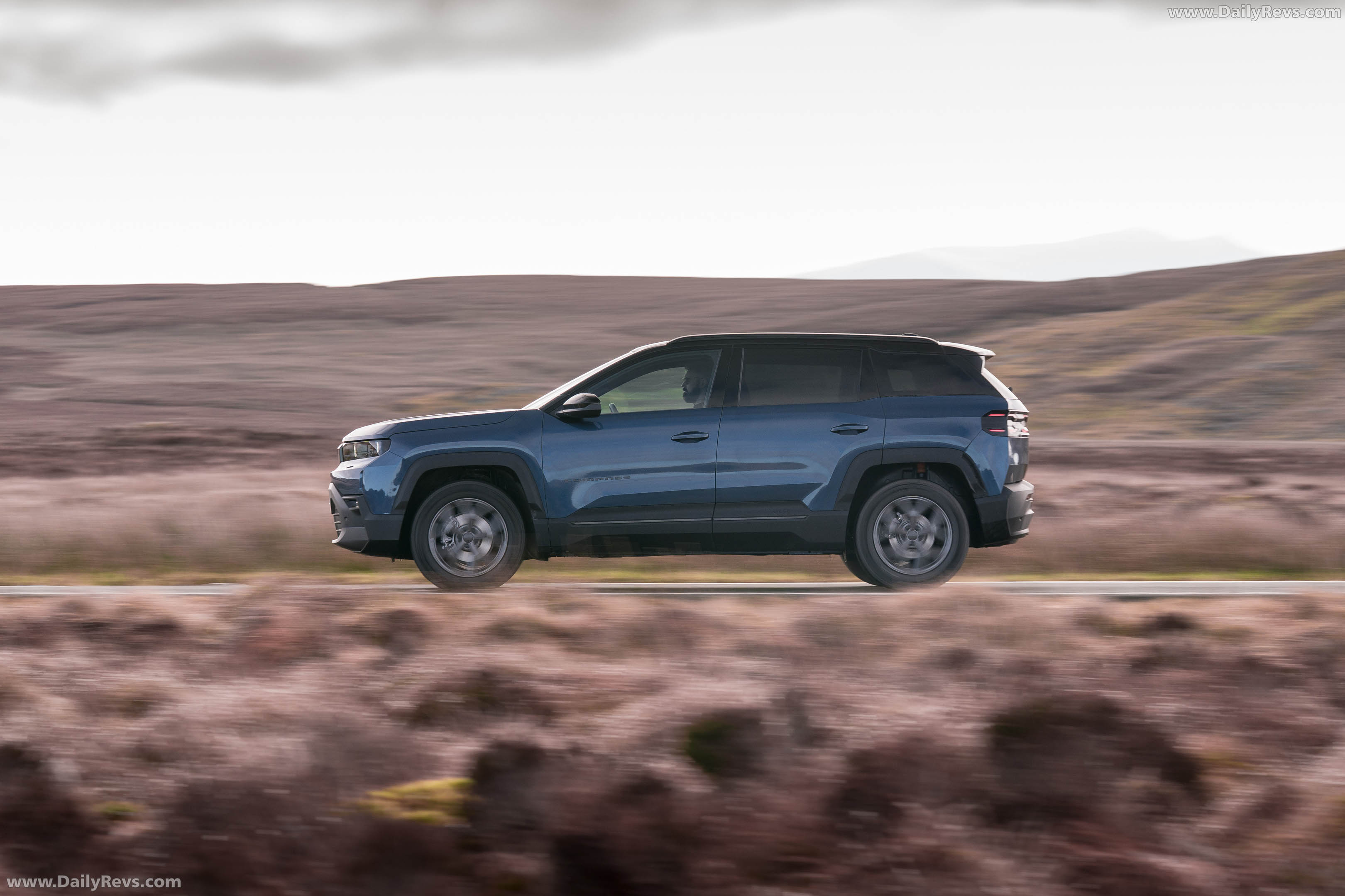 2026 Jeep Compass e-Hybrid UK Version Side View
