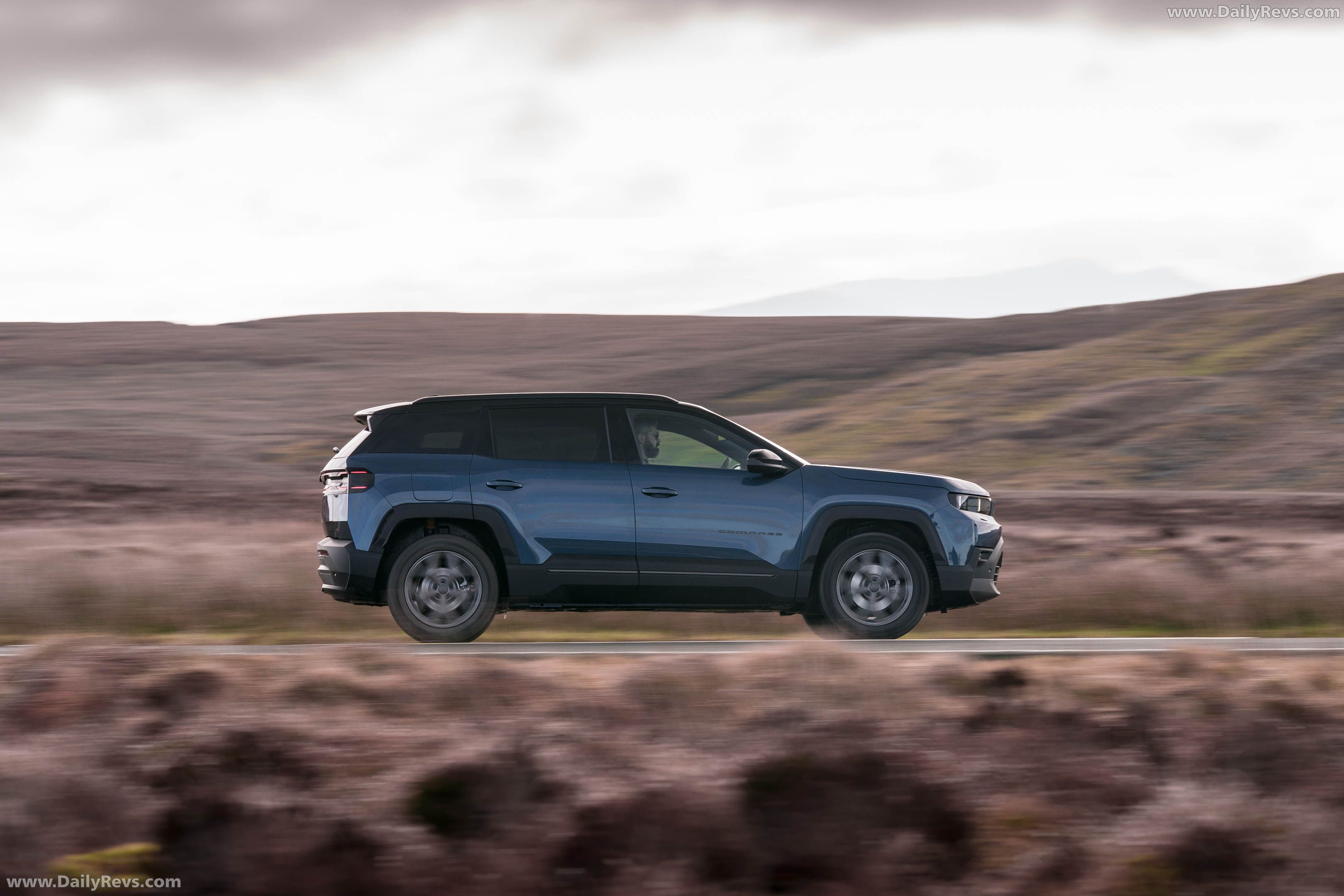 2026 Jeep Compass e-Hybrid UK Version Side View