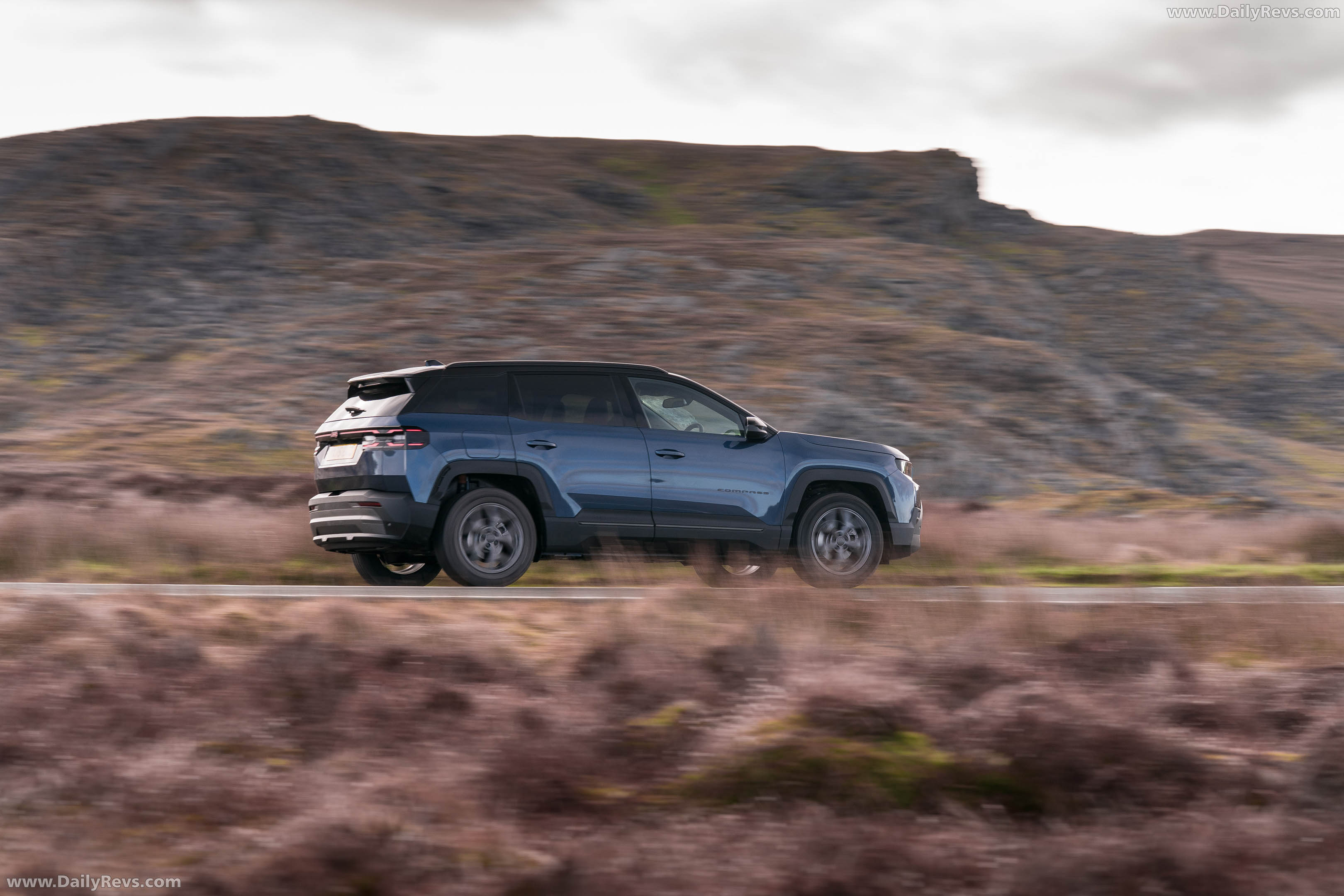 2026 Jeep Compass e-Hybrid UK Version Side View