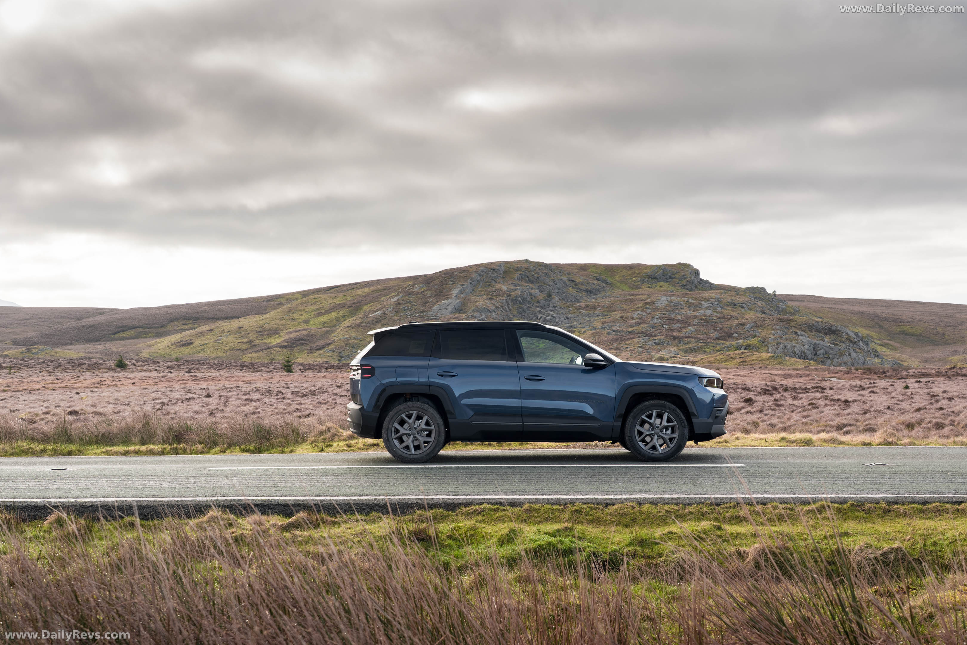 2026 Jeep Compass e-Hybrid UK Version Side View