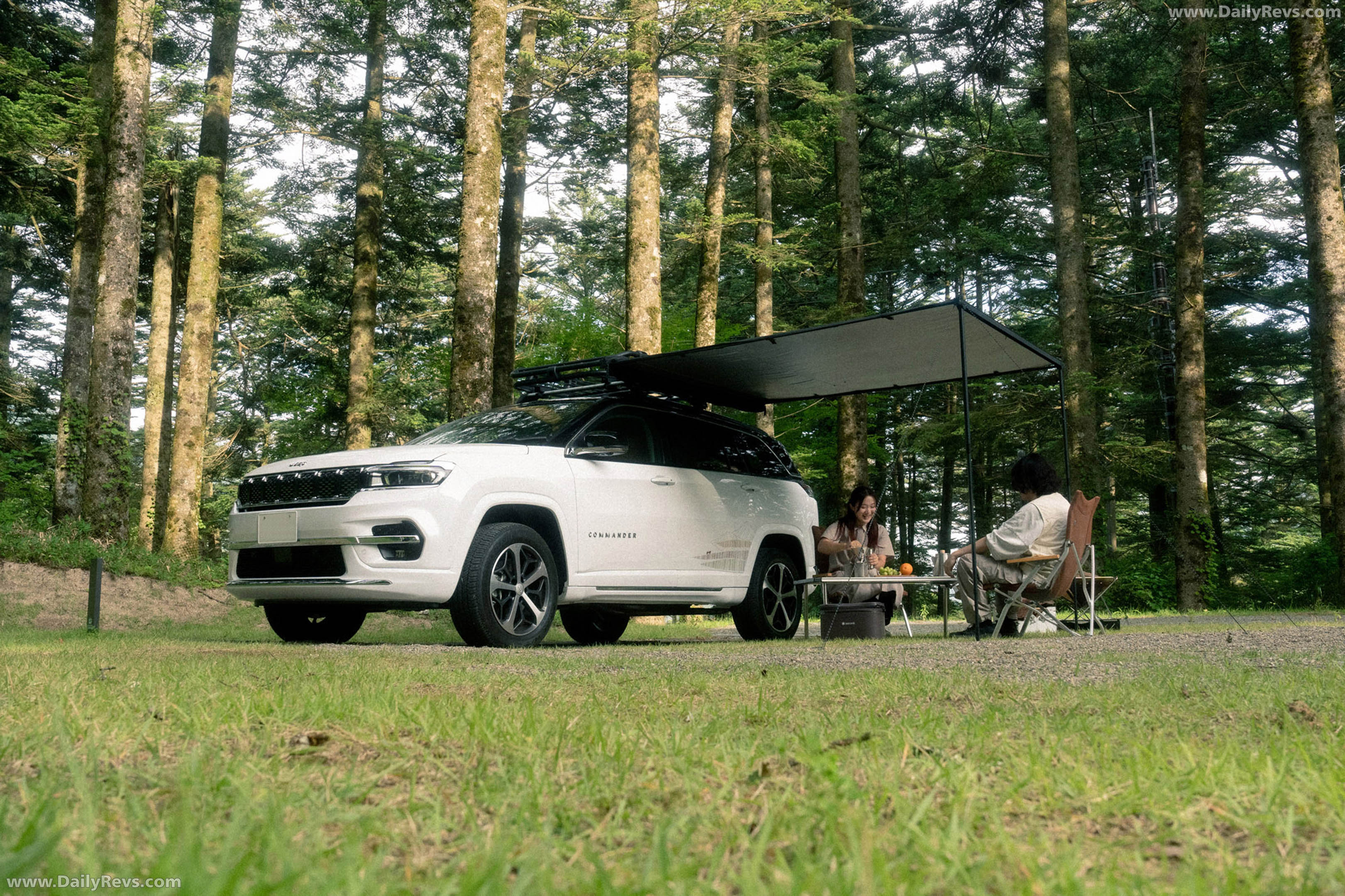 2027 Jeep Commander Overland Field Style Edition Front View