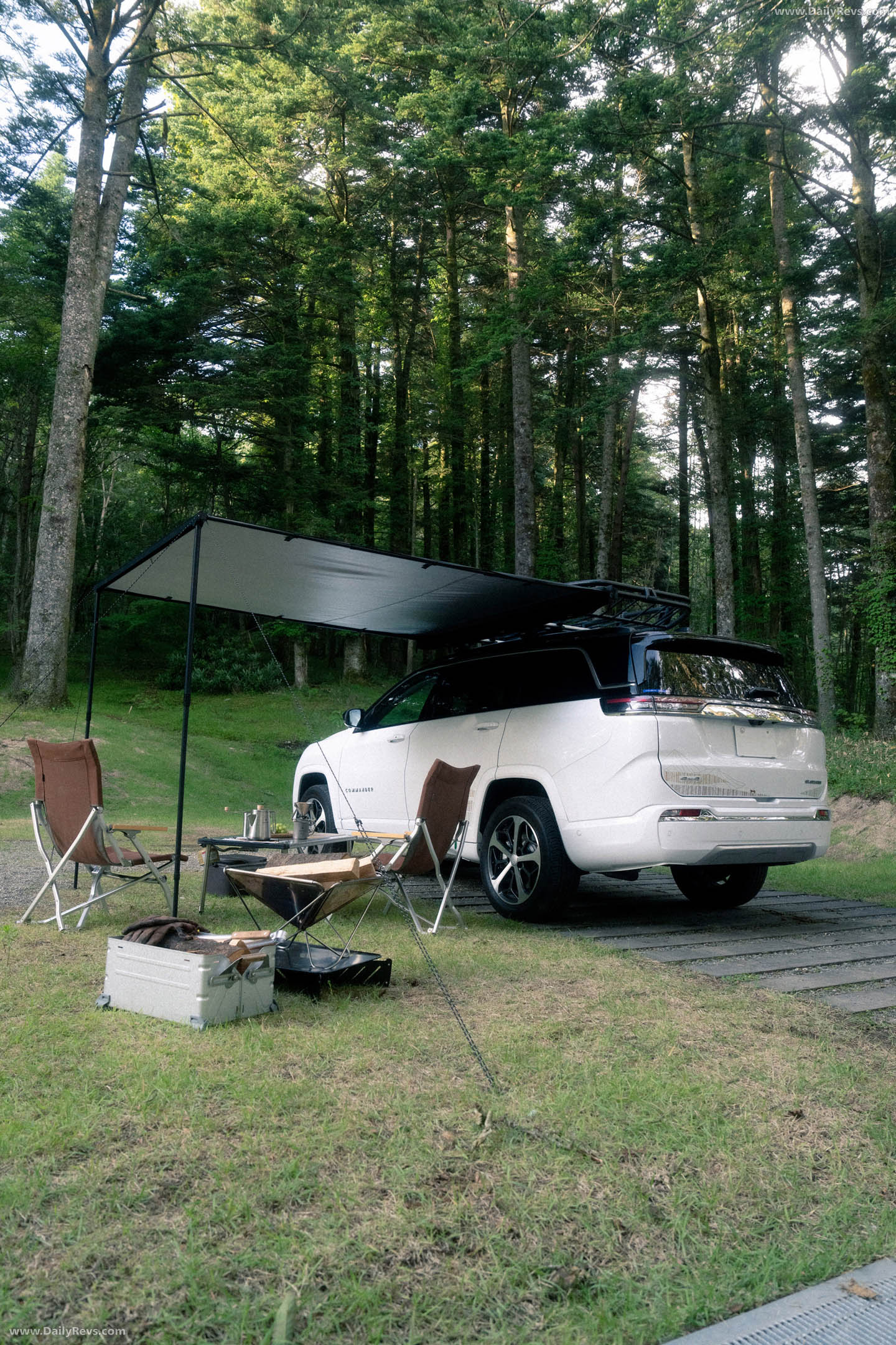 2027 Jeep Commander Overland Field Style Edition Rear View