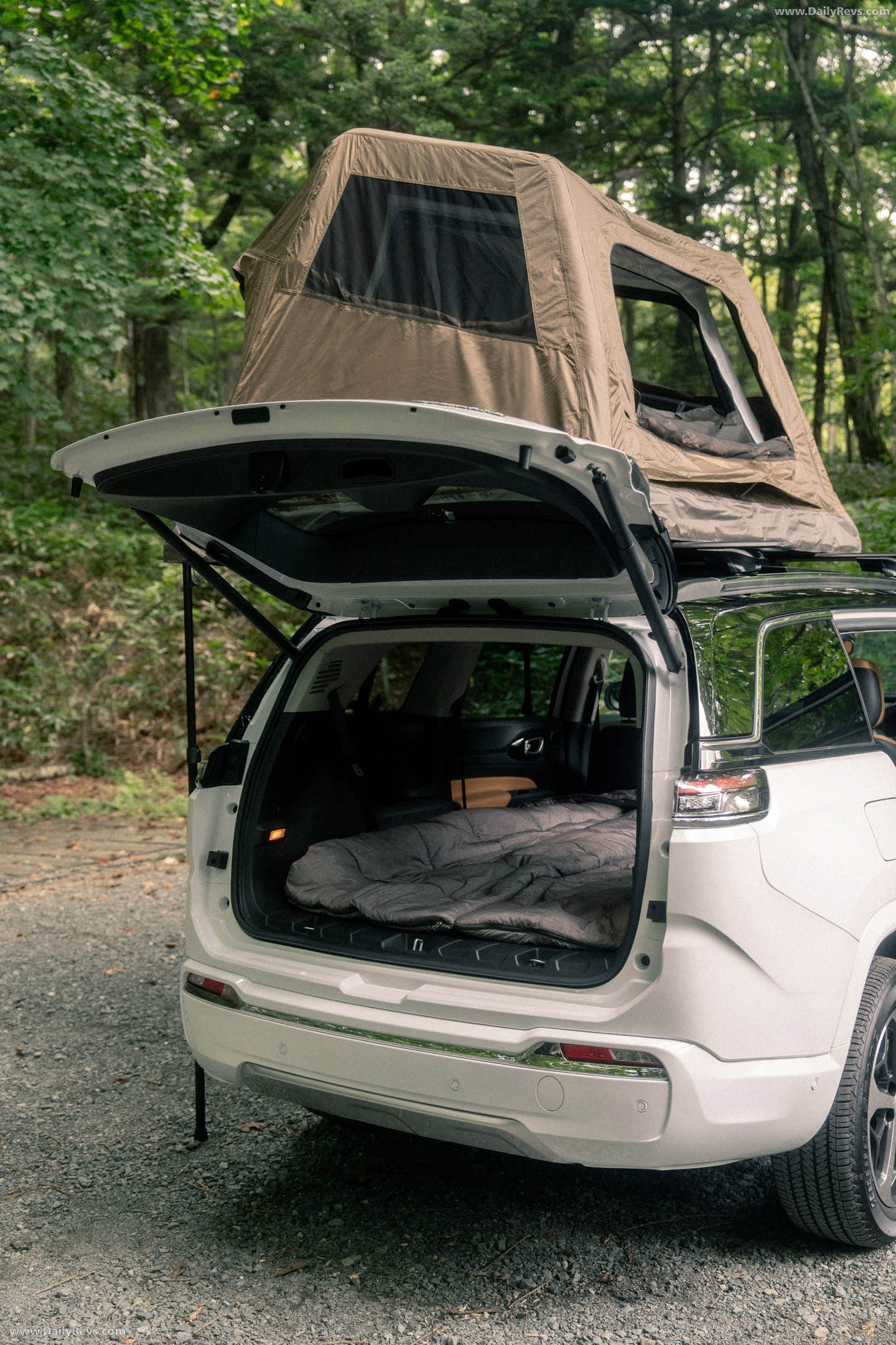 2027 Jeep Commander Overland Field Style Edition Interior