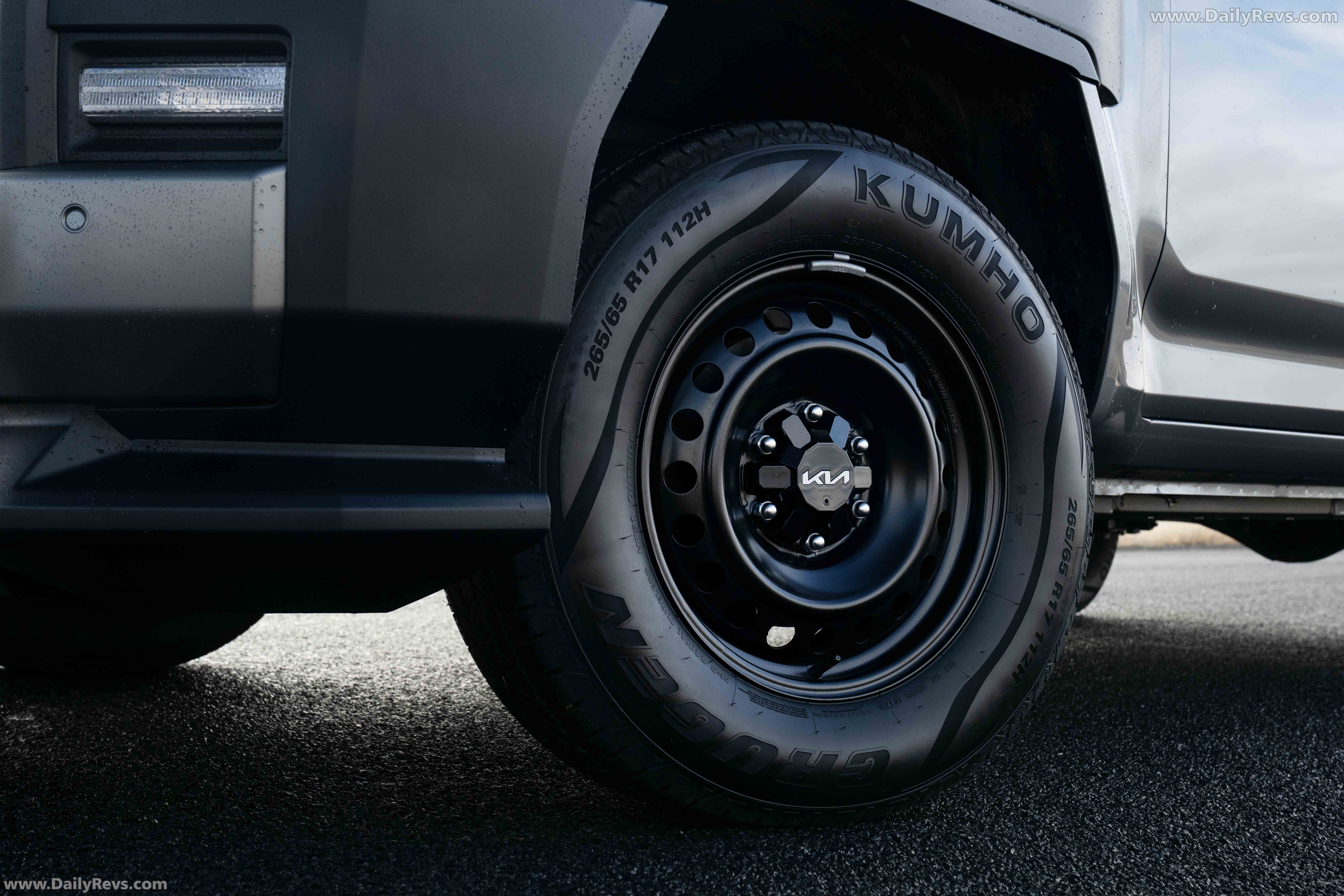 2025 Kia Tasman S 4X2 Exterior