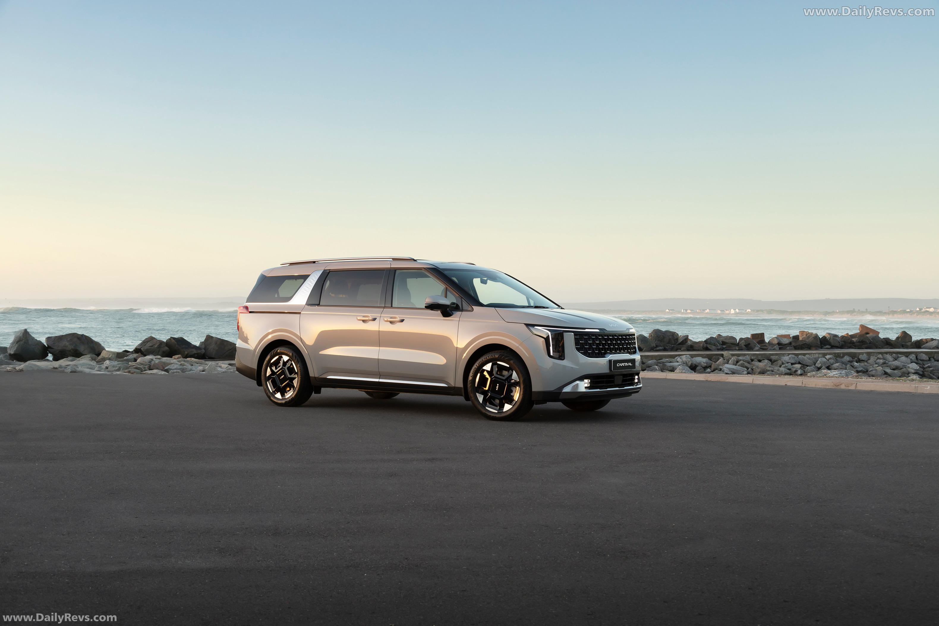 2025 Kia Carnival South African Version Front View