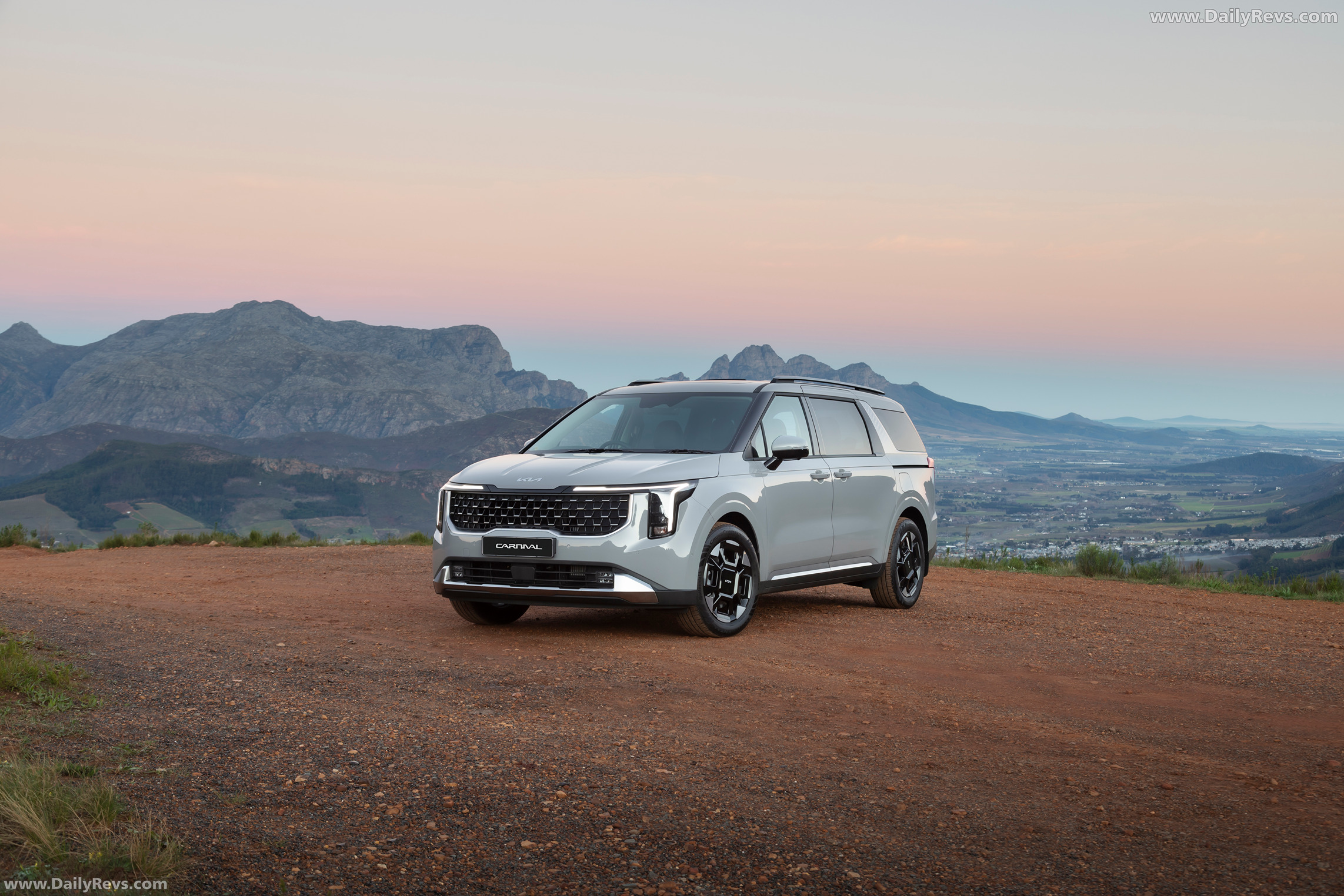 2025 Kia Carnival South African Version Front View