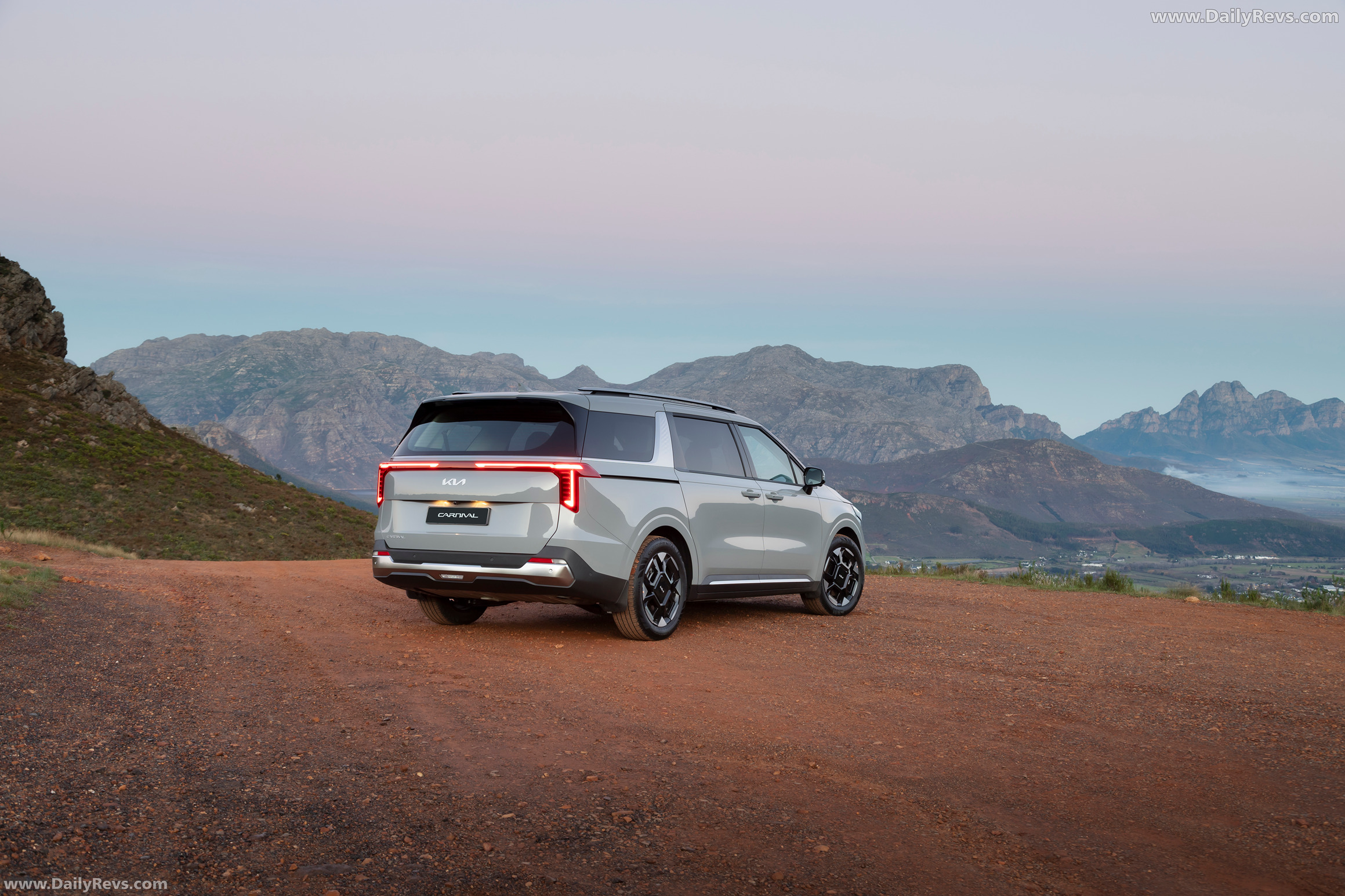 2025 Kia Carnival South African Version Rear View
