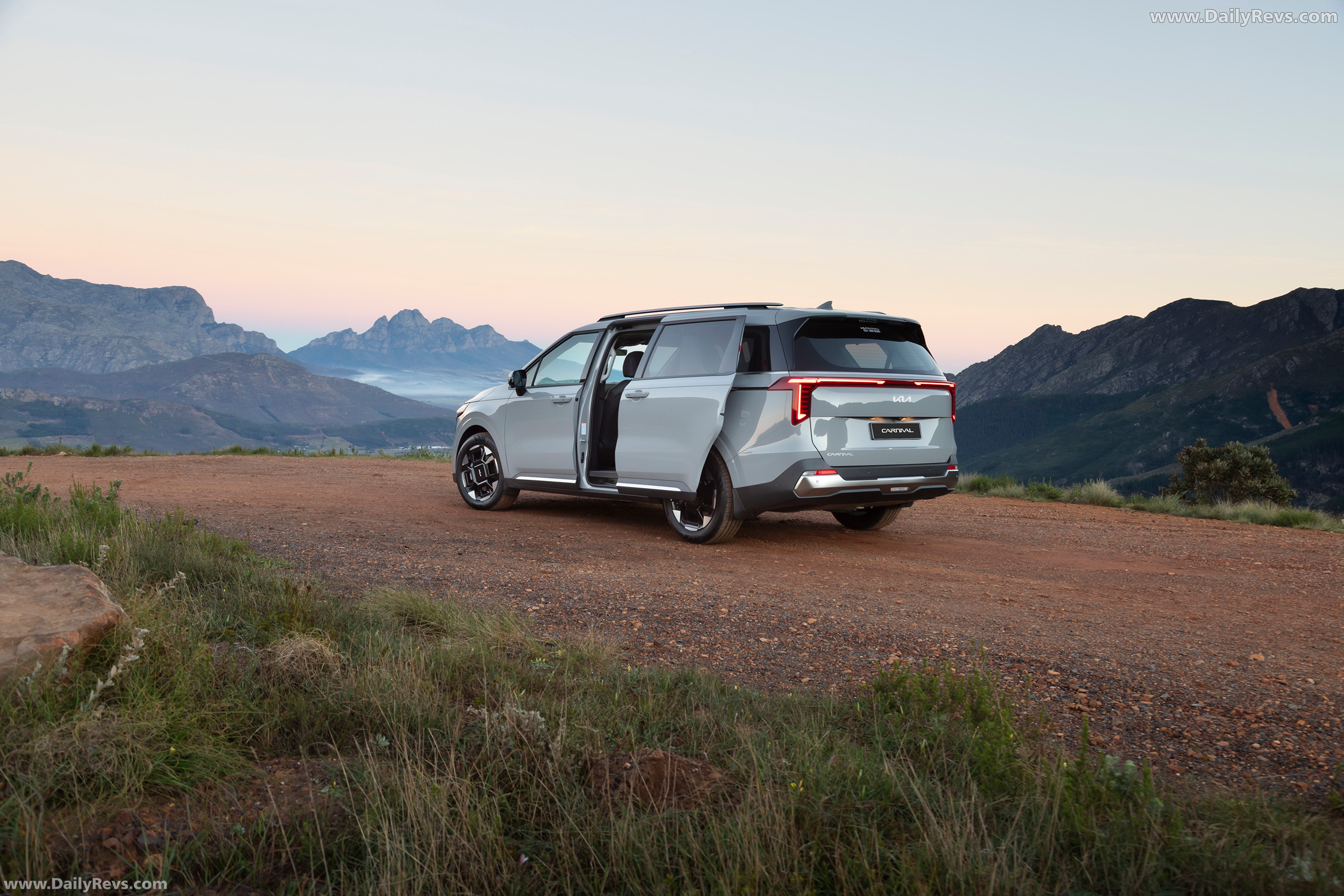 2025 Kia Carnival South African Version Rear View