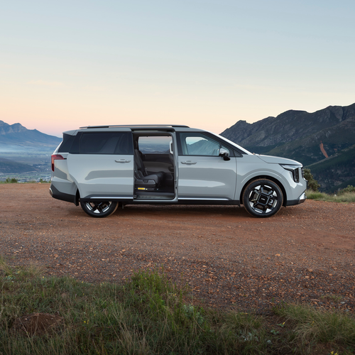 2025 Kia Carnival South African Version Side View