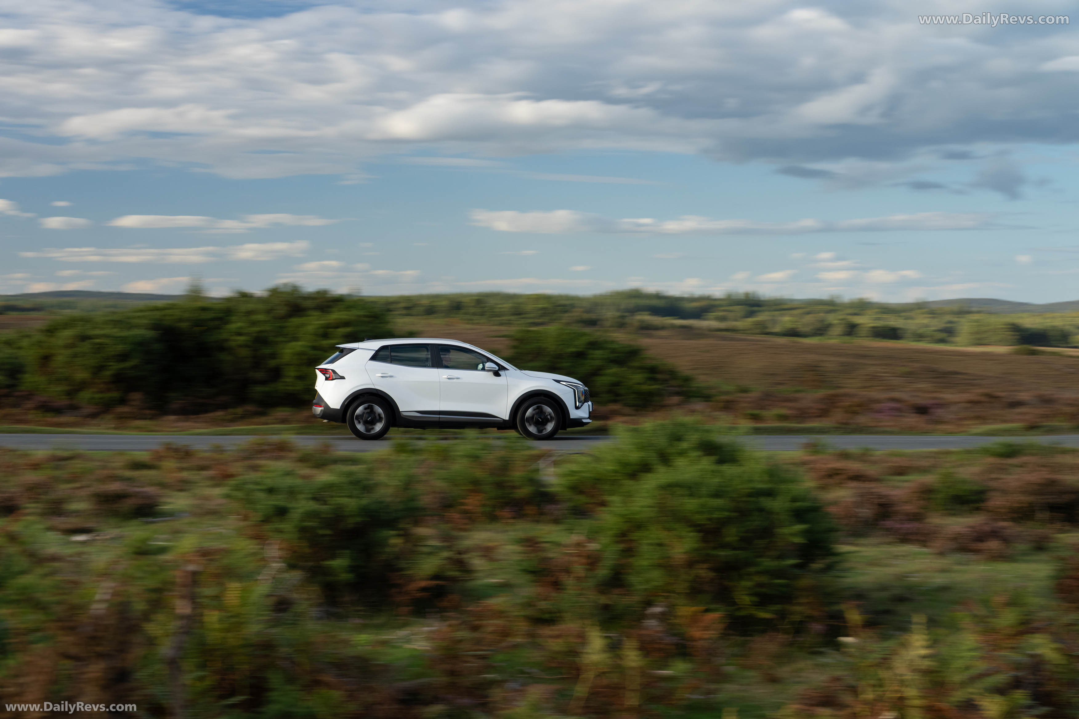 2026 Kia Sportage HEV UK Version Side View