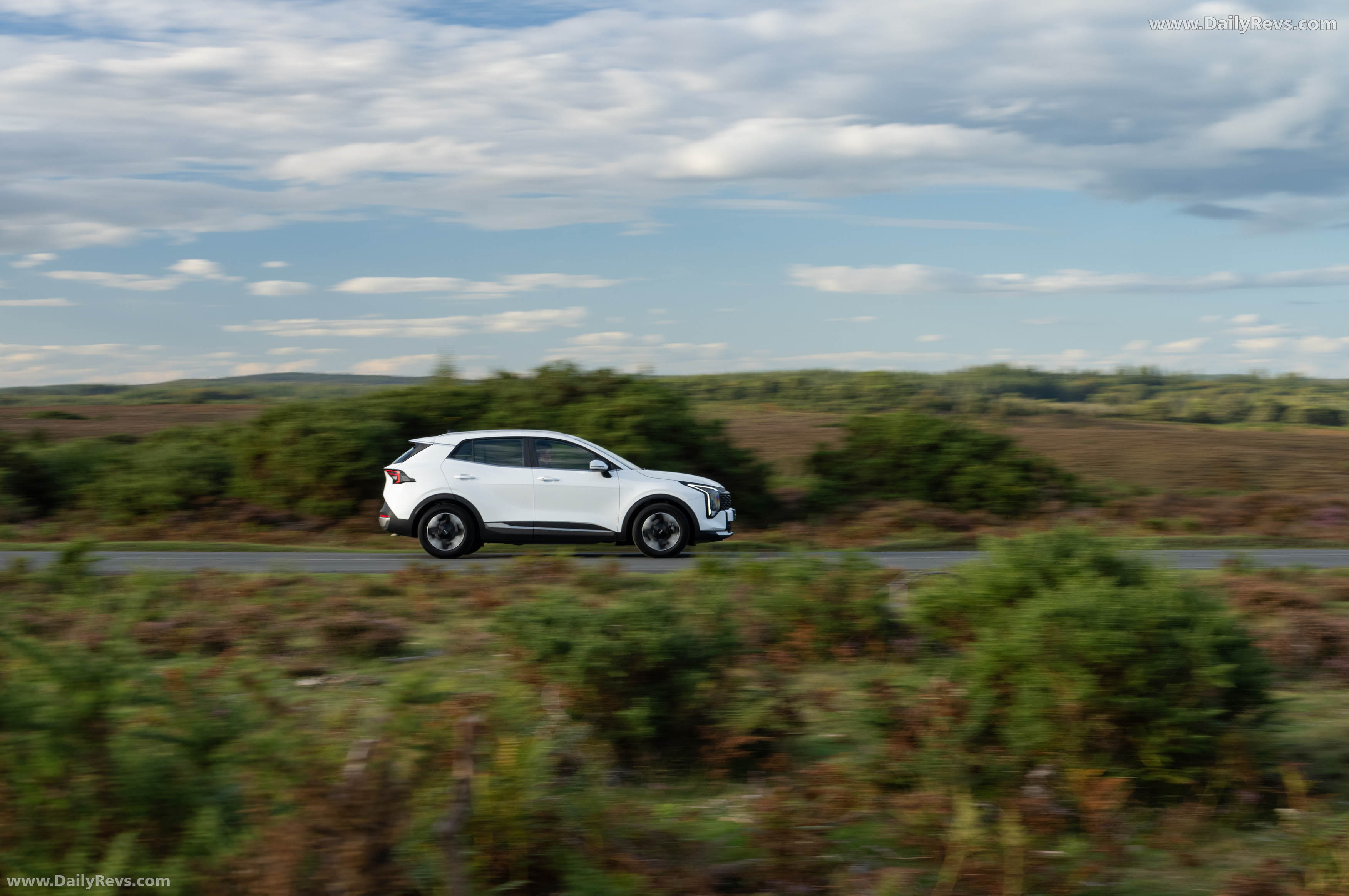 2026 Kia Sportage HEV UK Version Side View