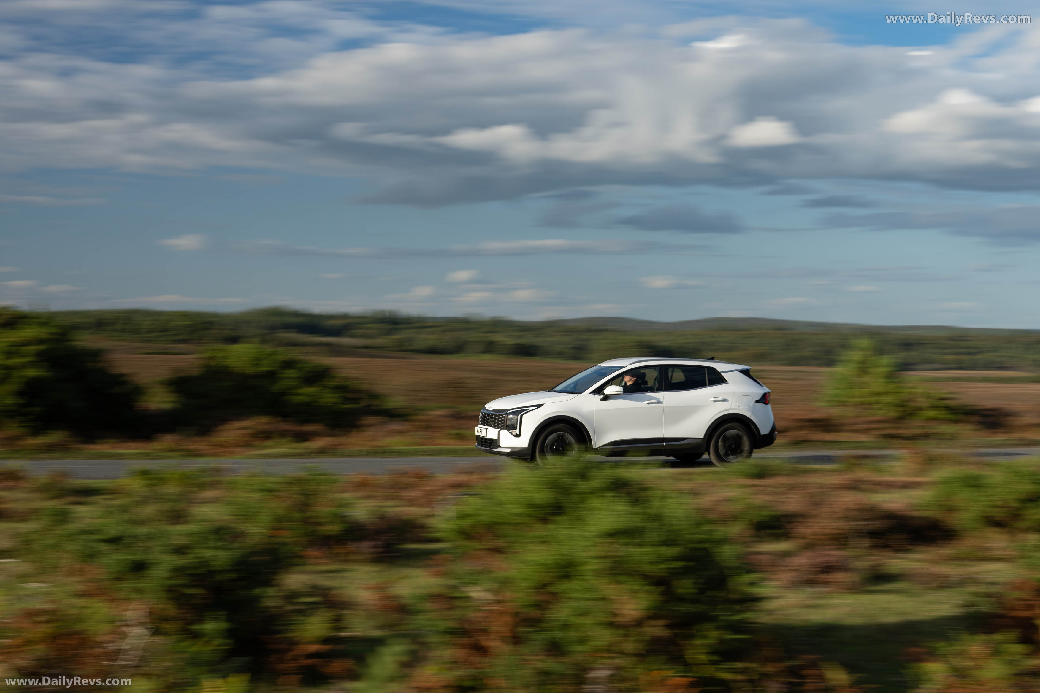 2026 Kia Sportage HEV UK Version Side View