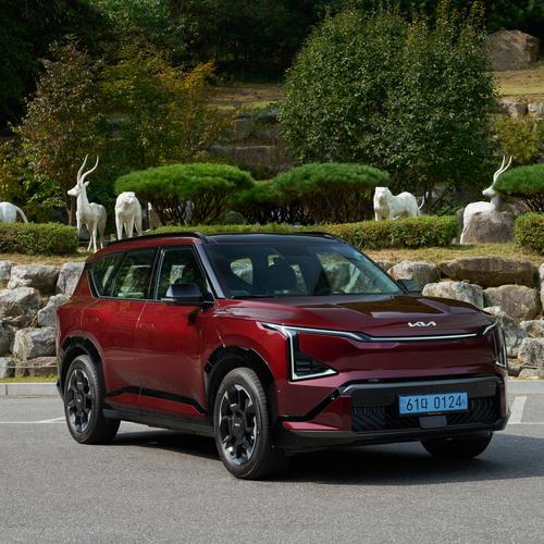 2026 Kia EV5 GT-Line Magma Red Front View