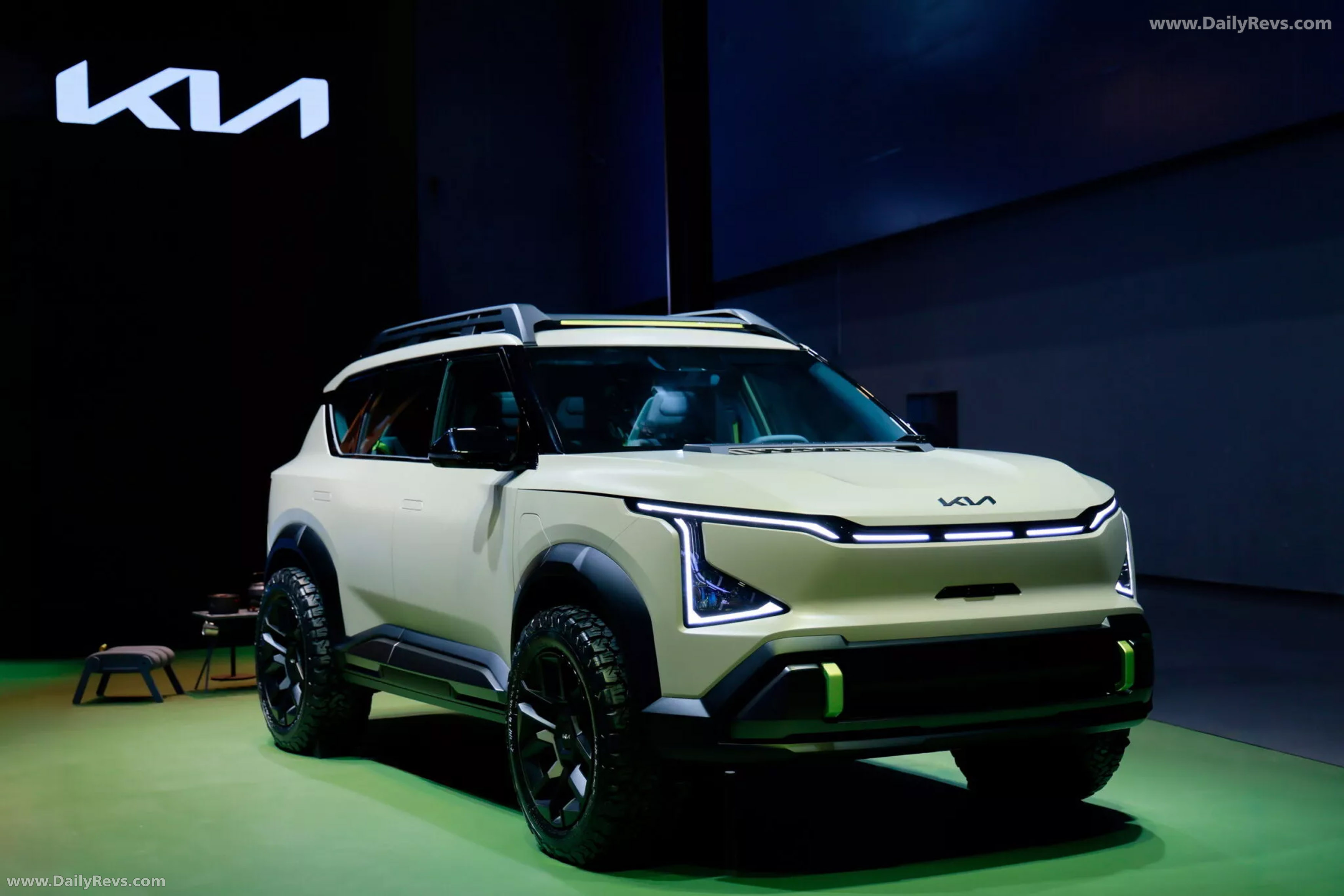2025 Kia EV5 WKNDR Concept Front View