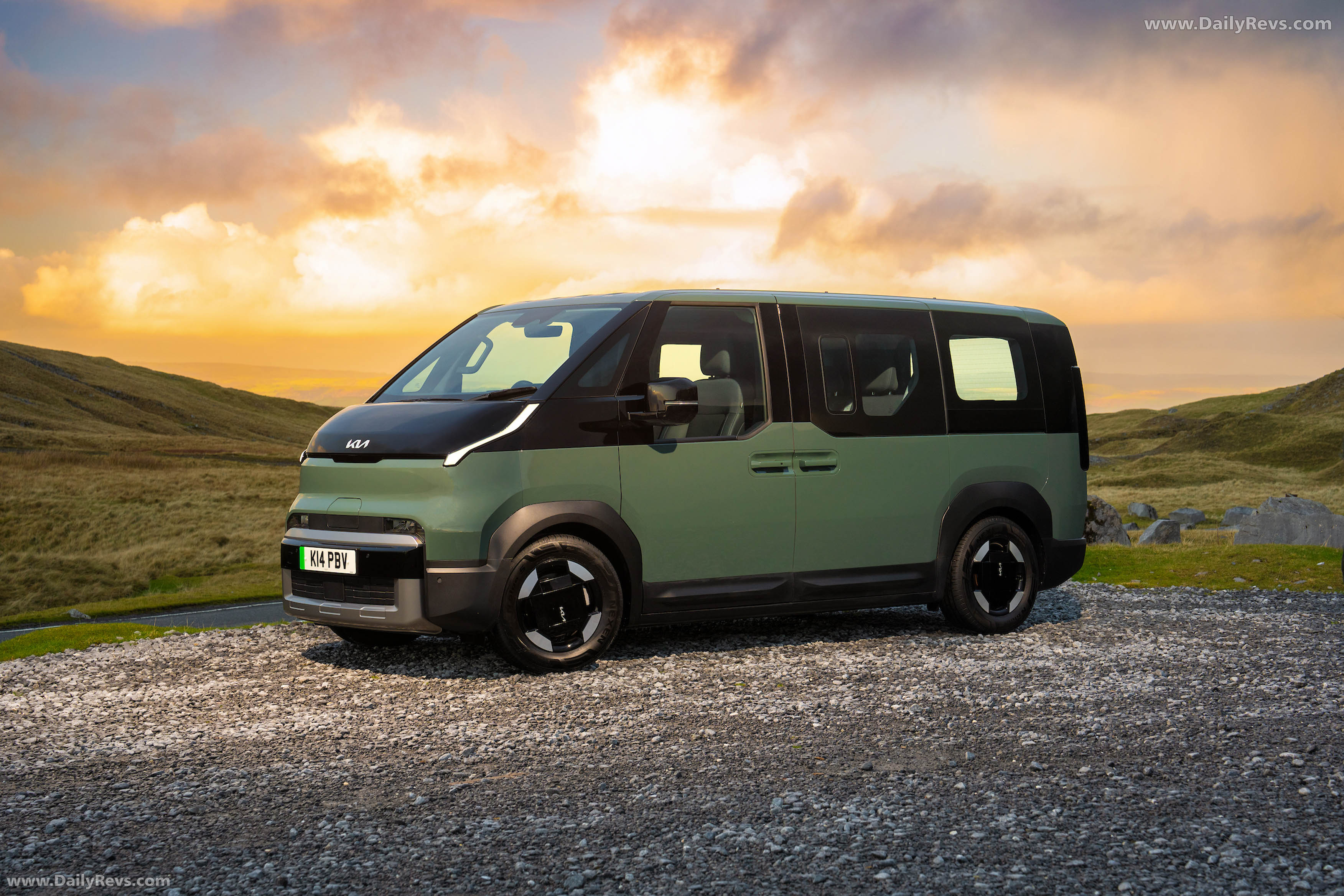 2026 Kia PV5 Passenger UK Version Front View