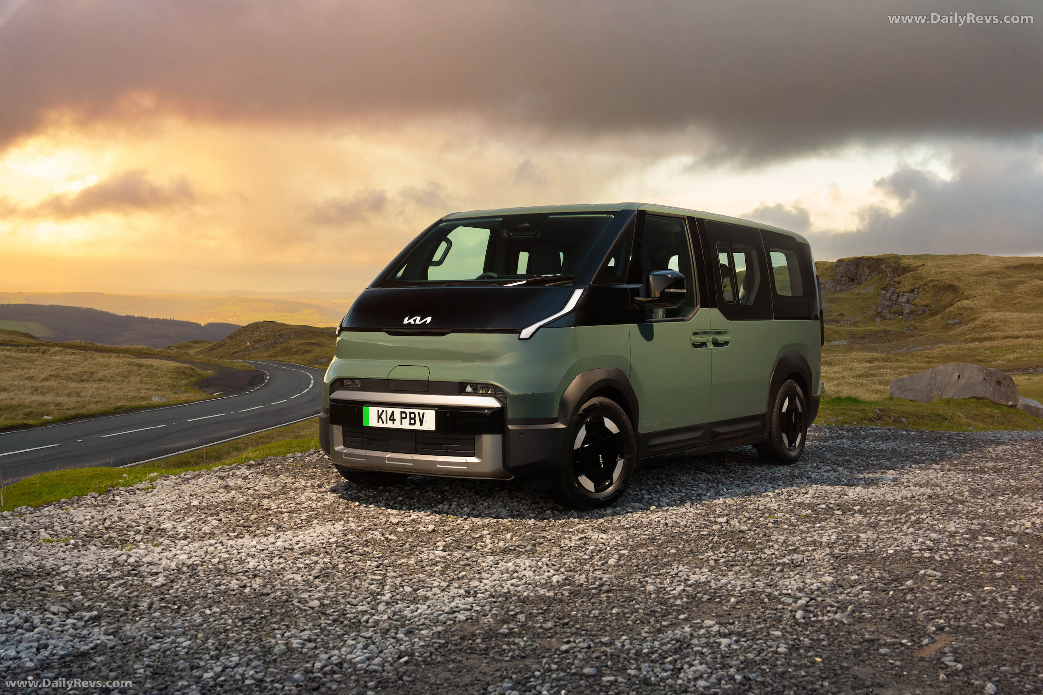 2026 Kia PV5 Passenger UK Version Front View