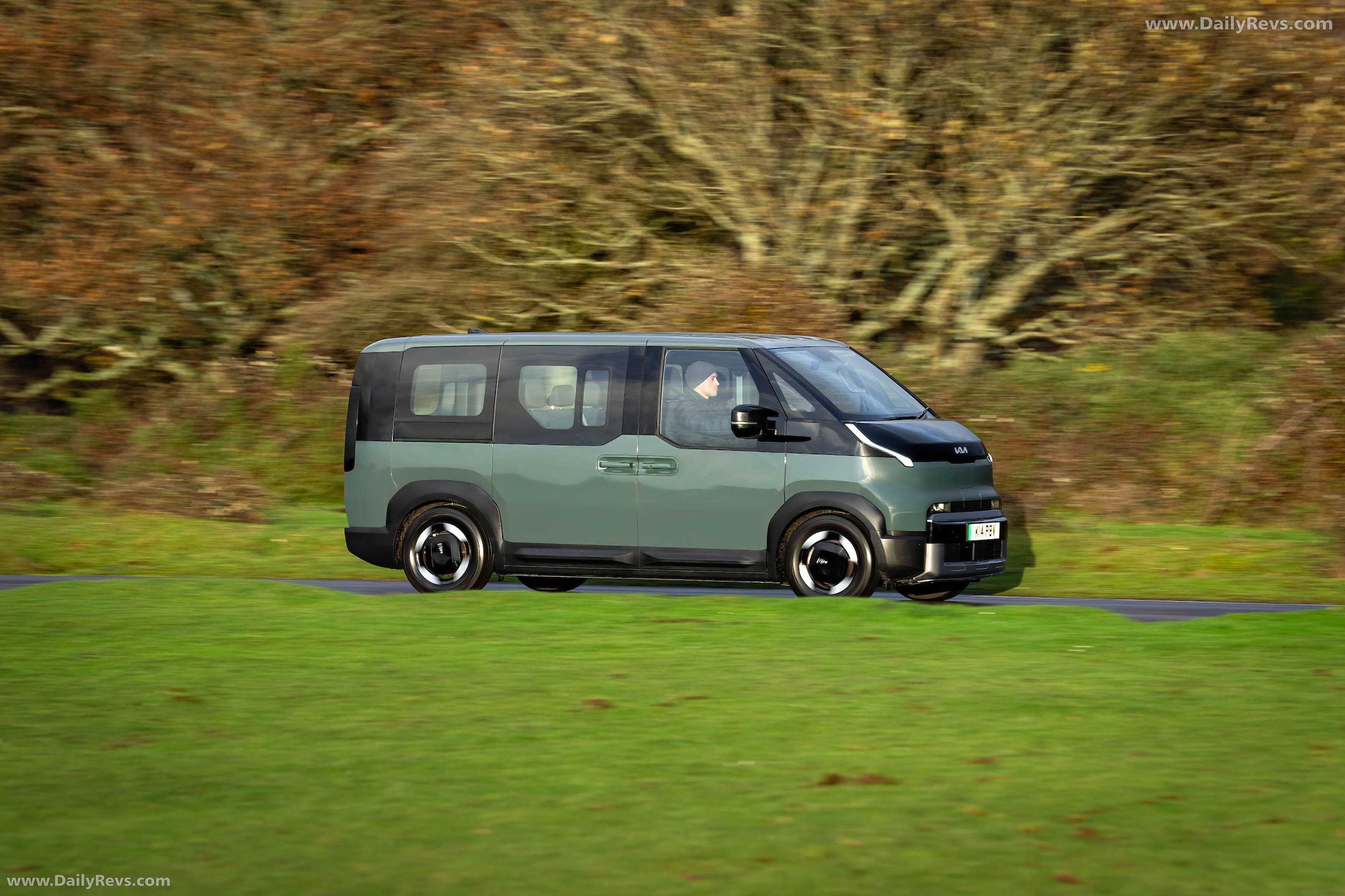 2026 Kia PV5 Passenger UK Version Side View