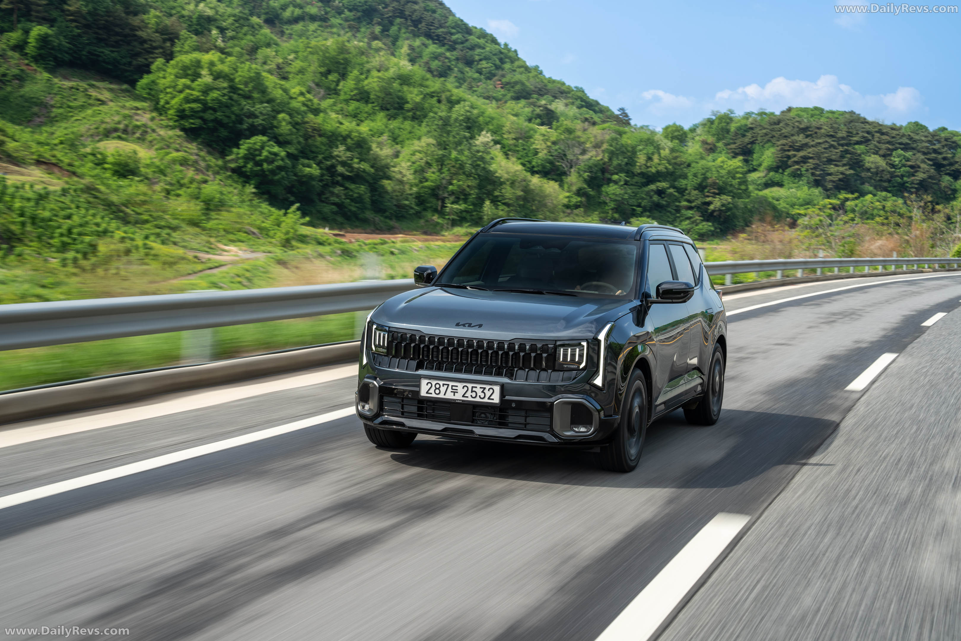 2027 Kia Seltos HEV X-Line Gravity Grey Front View