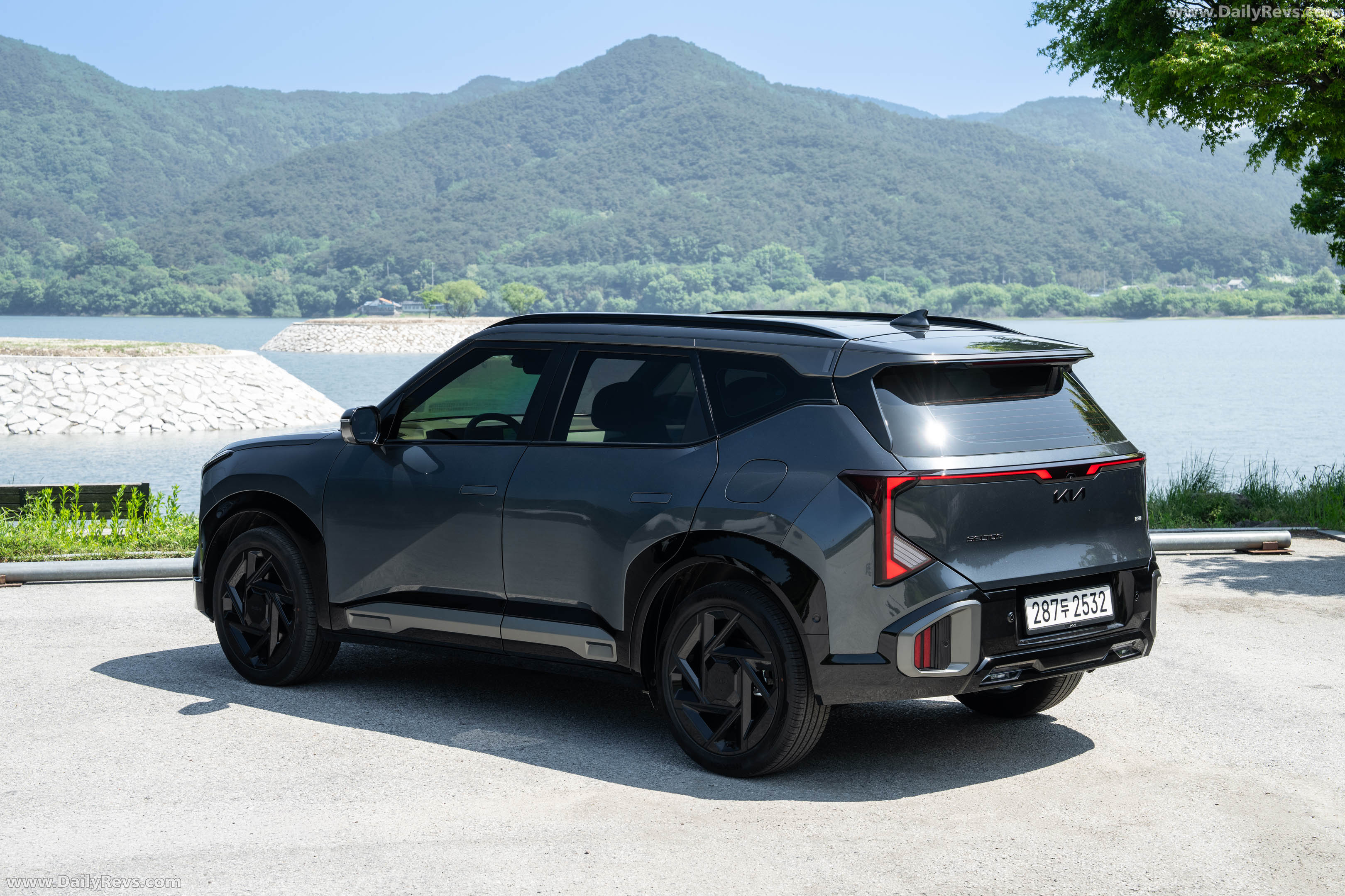 2027 Kia Seltos HEV X-Line Gravity Grey Rear View