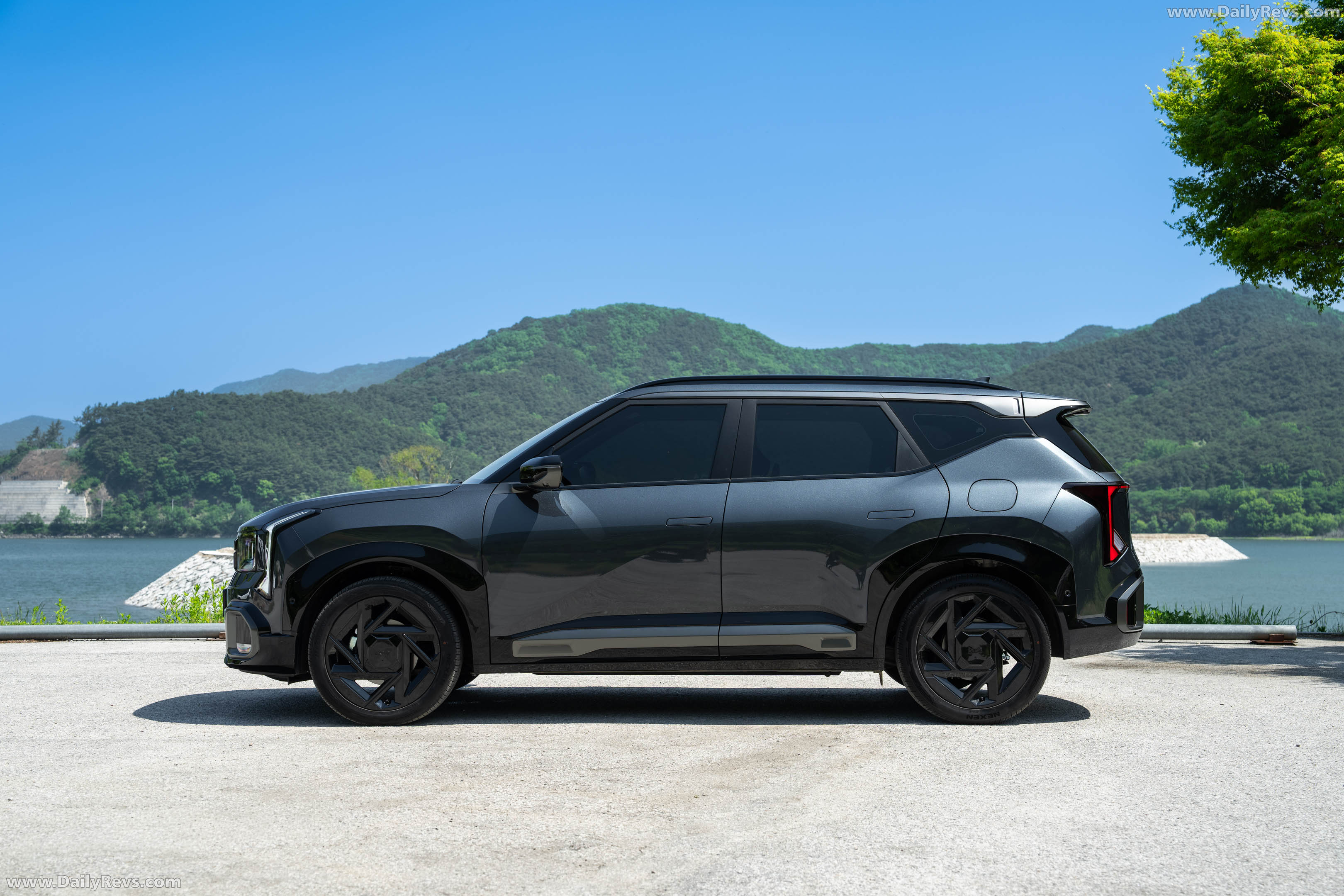 2027 Kia Seltos HEV X-Line Gravity Grey Side View