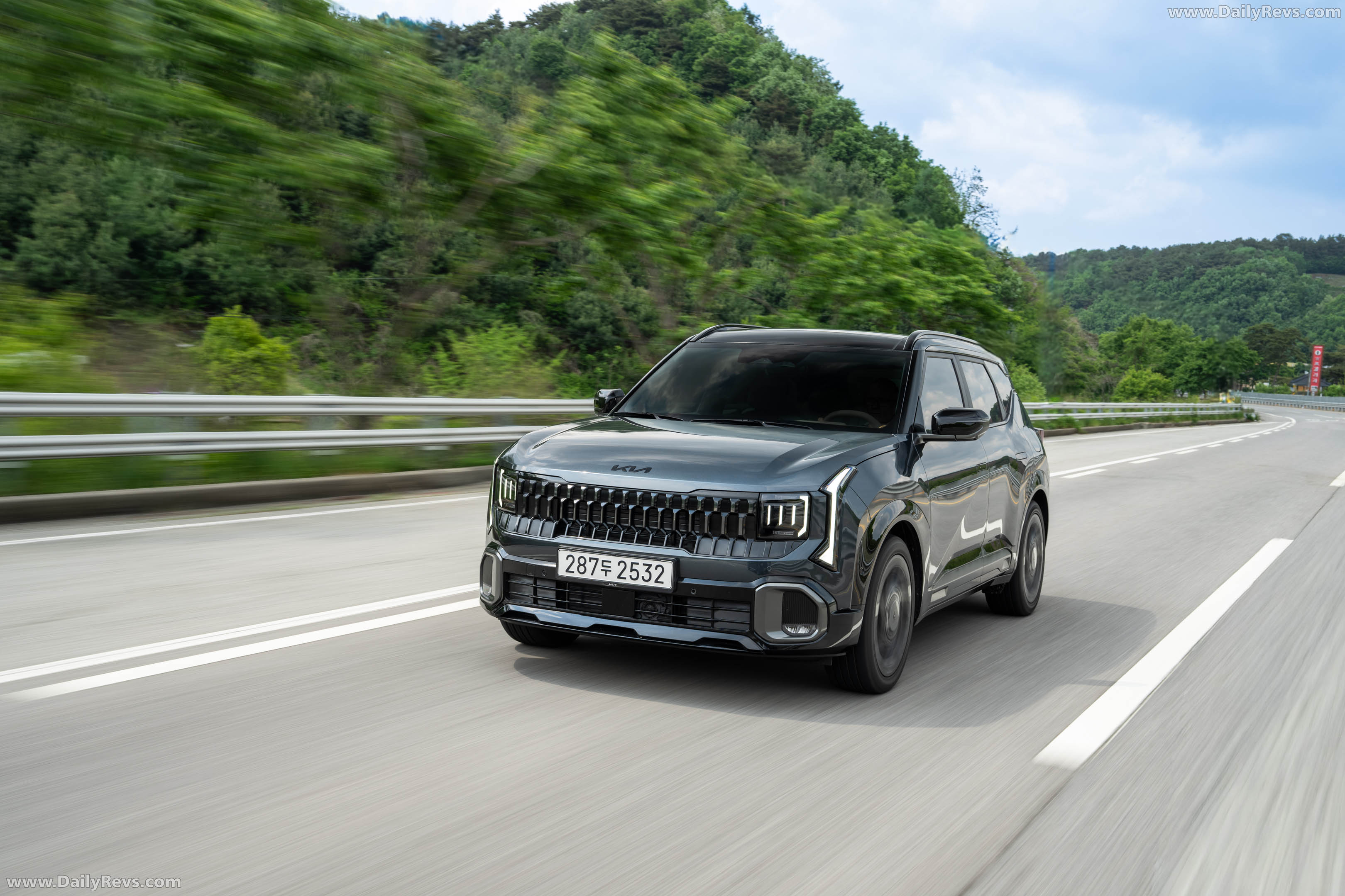 2027 Kia Seltos HEV X-Line Gravity Grey Front View