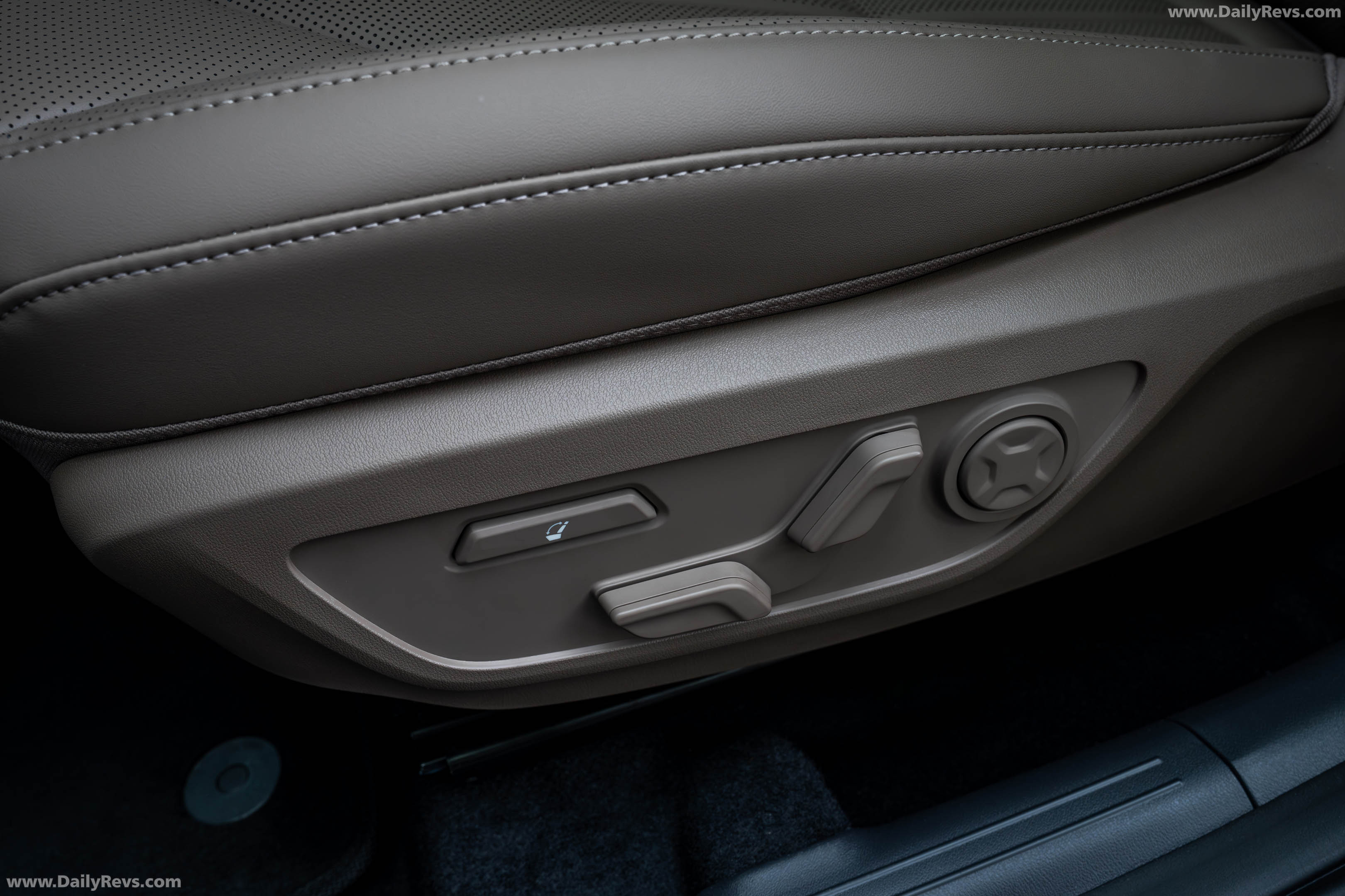 2027 Kia Seltos HEV X-Line Gravity Grey Interior