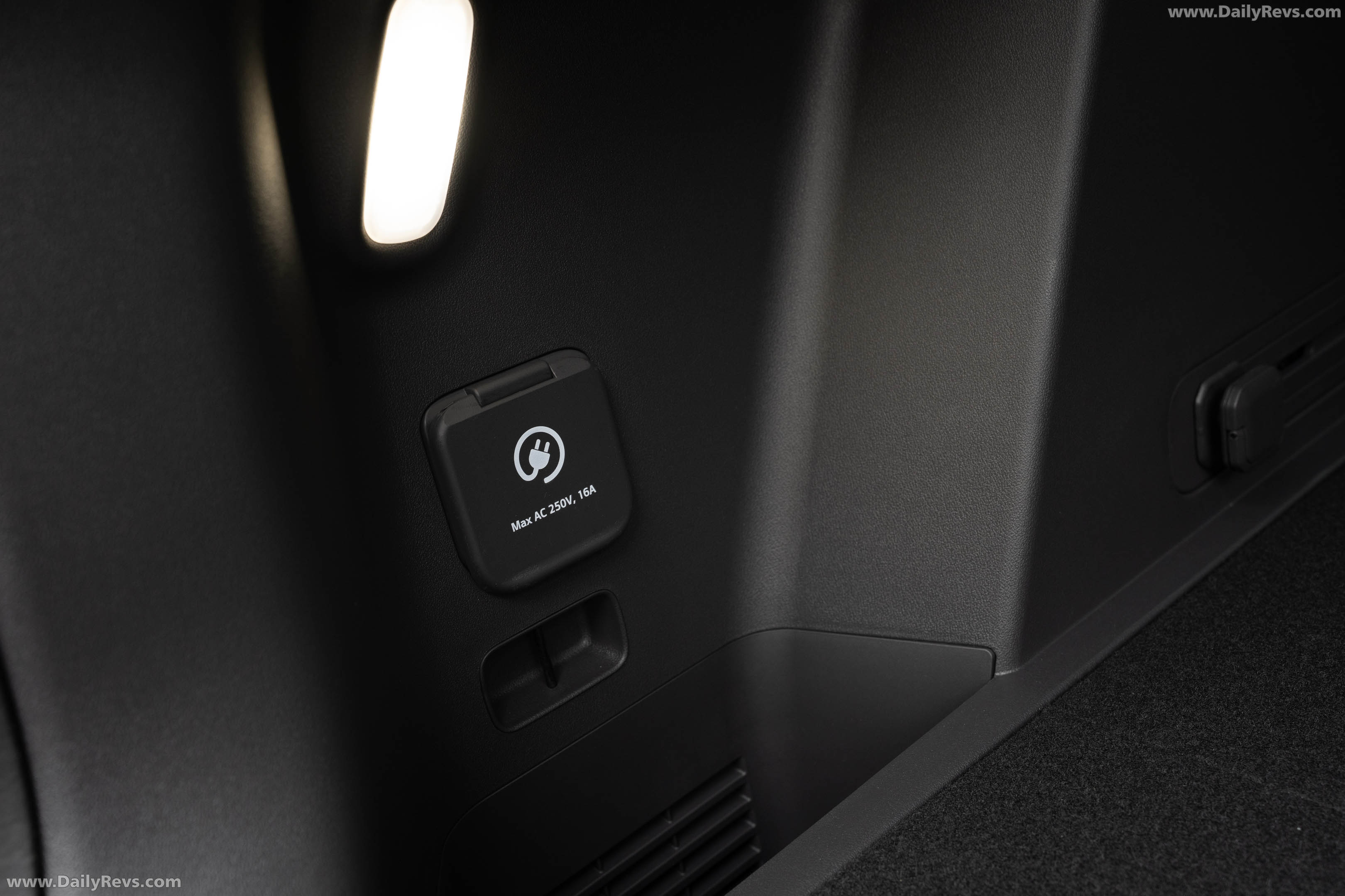 2027 Kia Seltos HEV X-Line Gravity Grey Interior