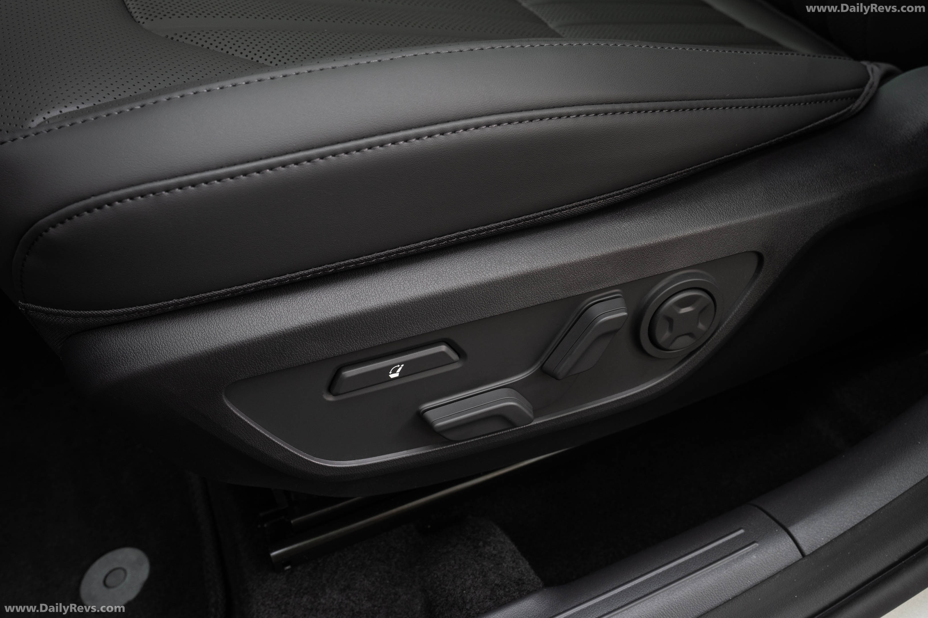 2027 Kia Seltos HEV X-Line Gravity Grey Interior