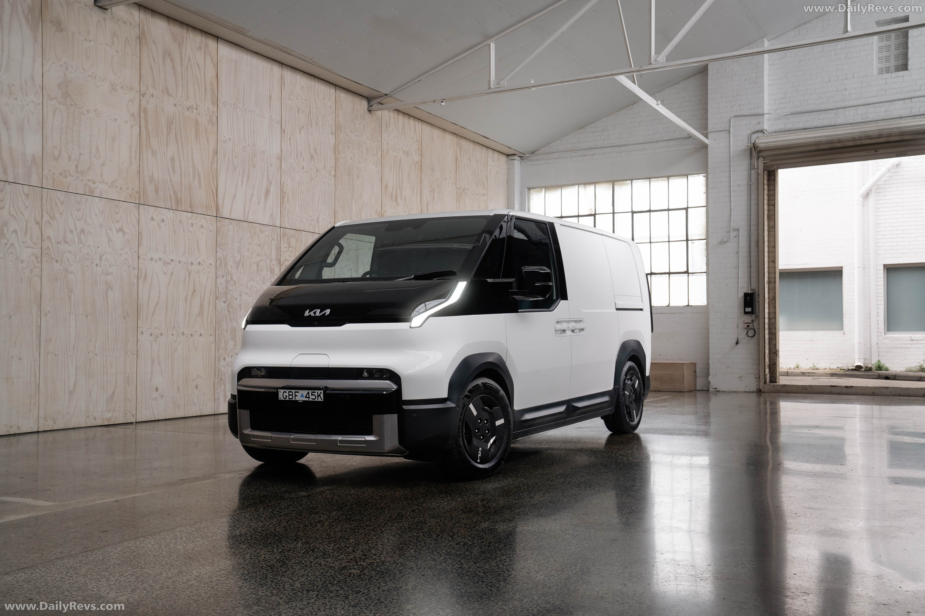 2026 Kia PV5 Cargo Australian Version Front View