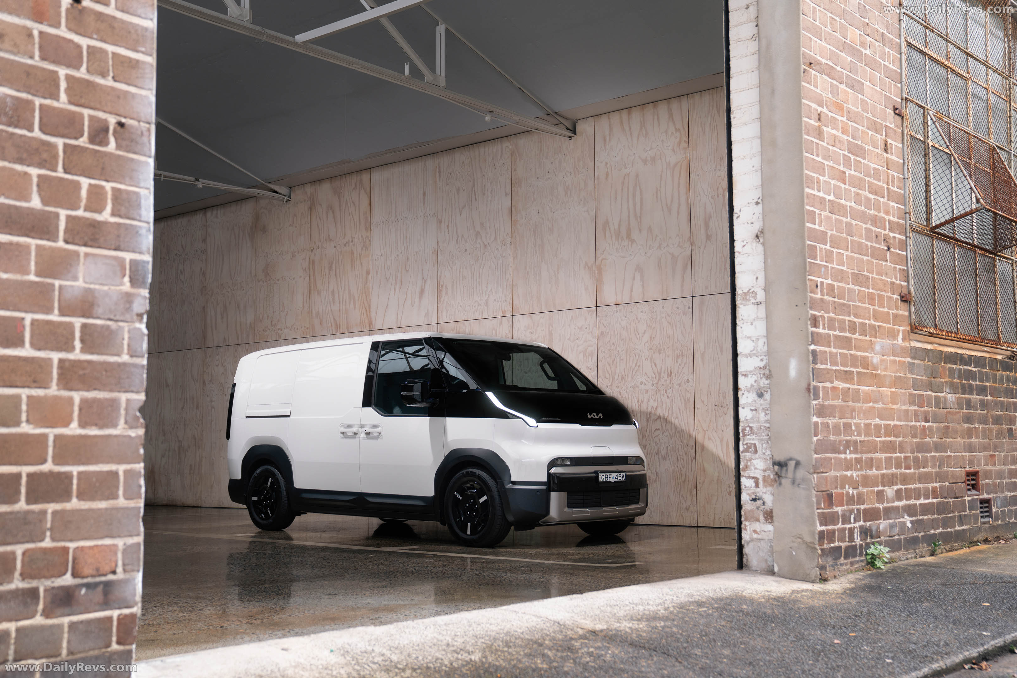 2026 Kia PV5 Cargo Australian Version Front View
