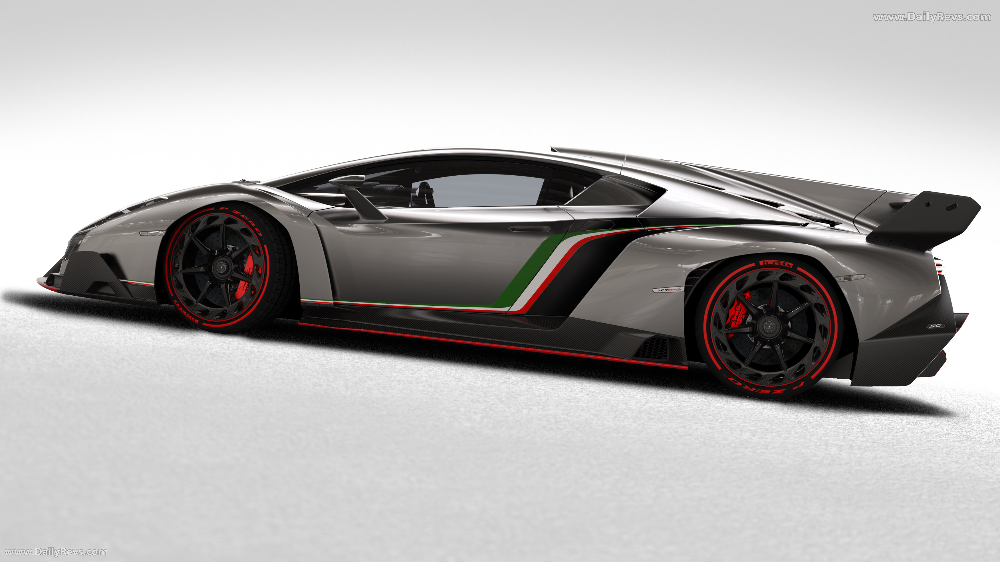 2013 Lamborghini Veneno Side View