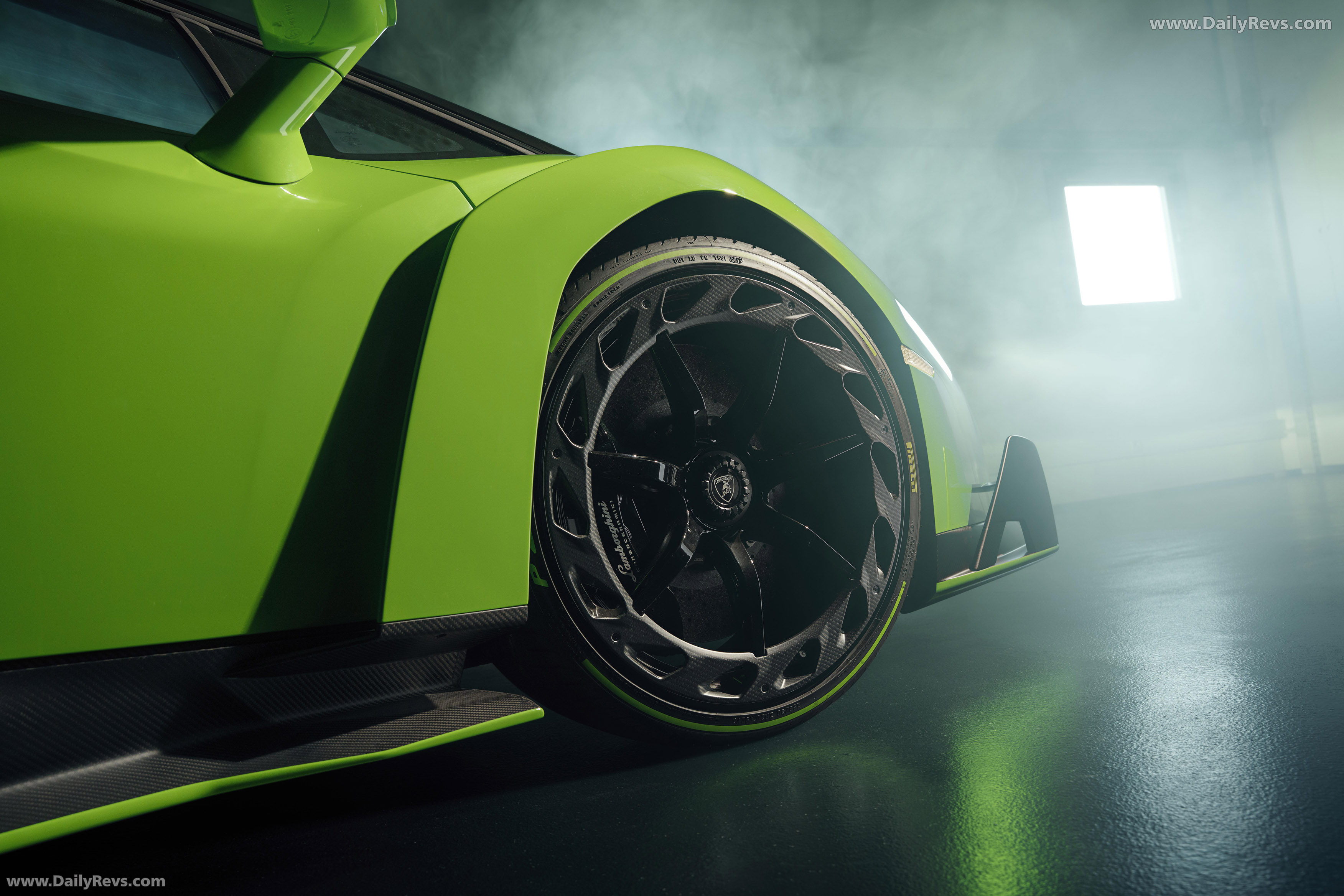 2014 Lamborghini Veneno Roadster Exterior