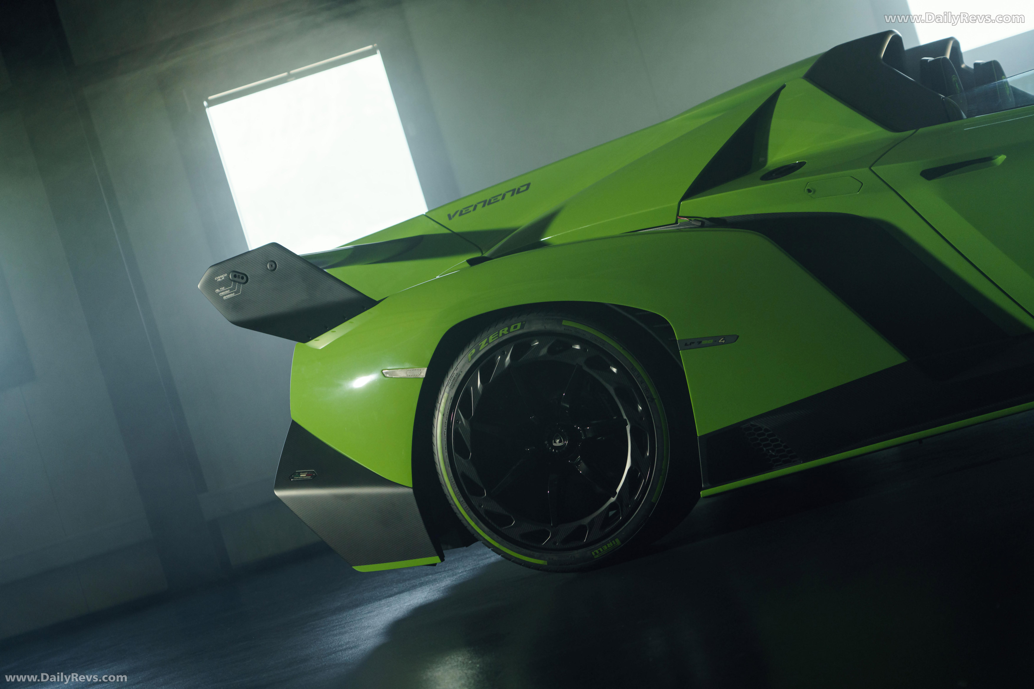 2014 Lamborghini Veneno Roadster Exterior