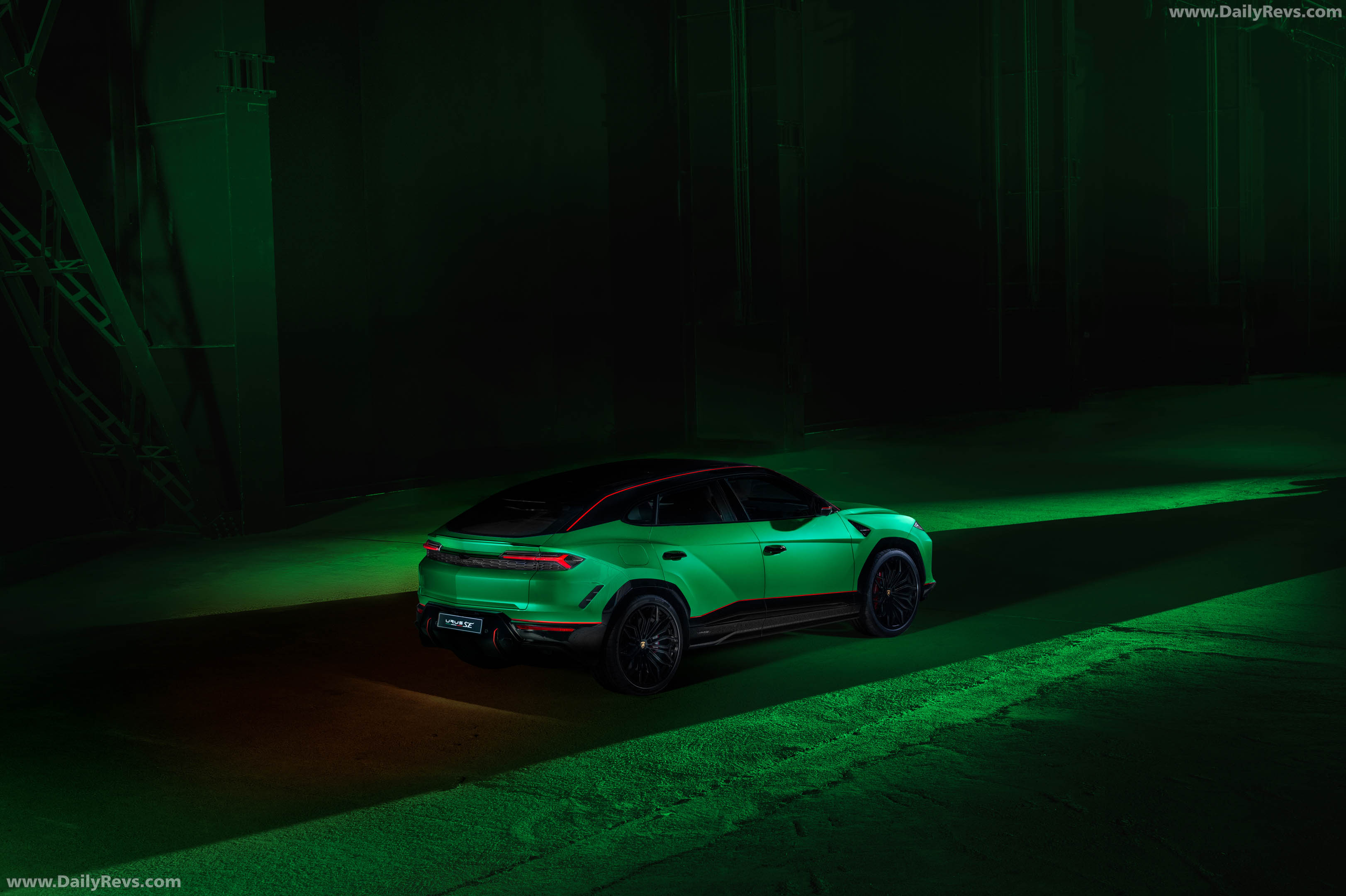 2027 Lamborghini Urus SE Tettonero Capsule Rear View