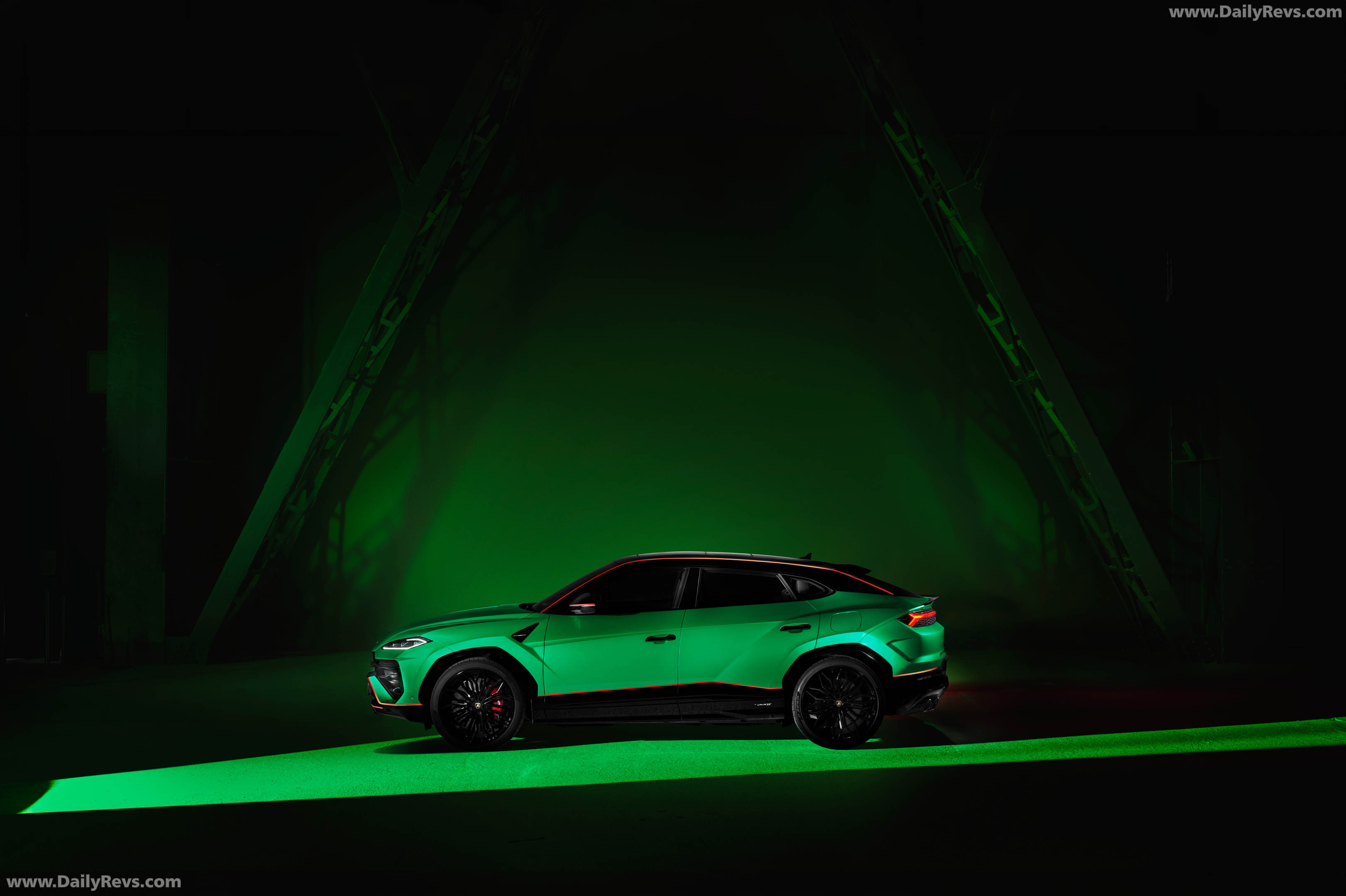 2027 Lamborghini Urus SE Tettonero Capsule Side View