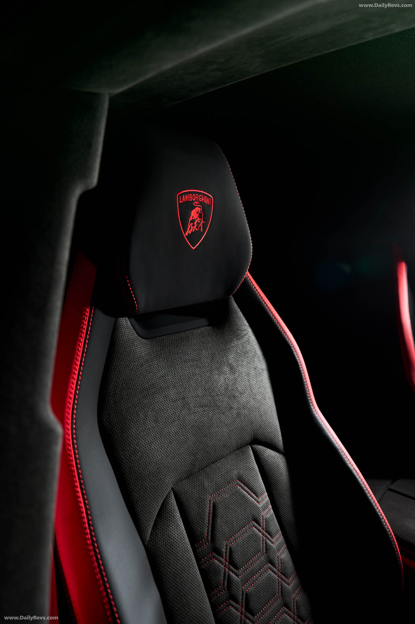 2027 Lamborghini Urus SE Tettonero Capsule Interior