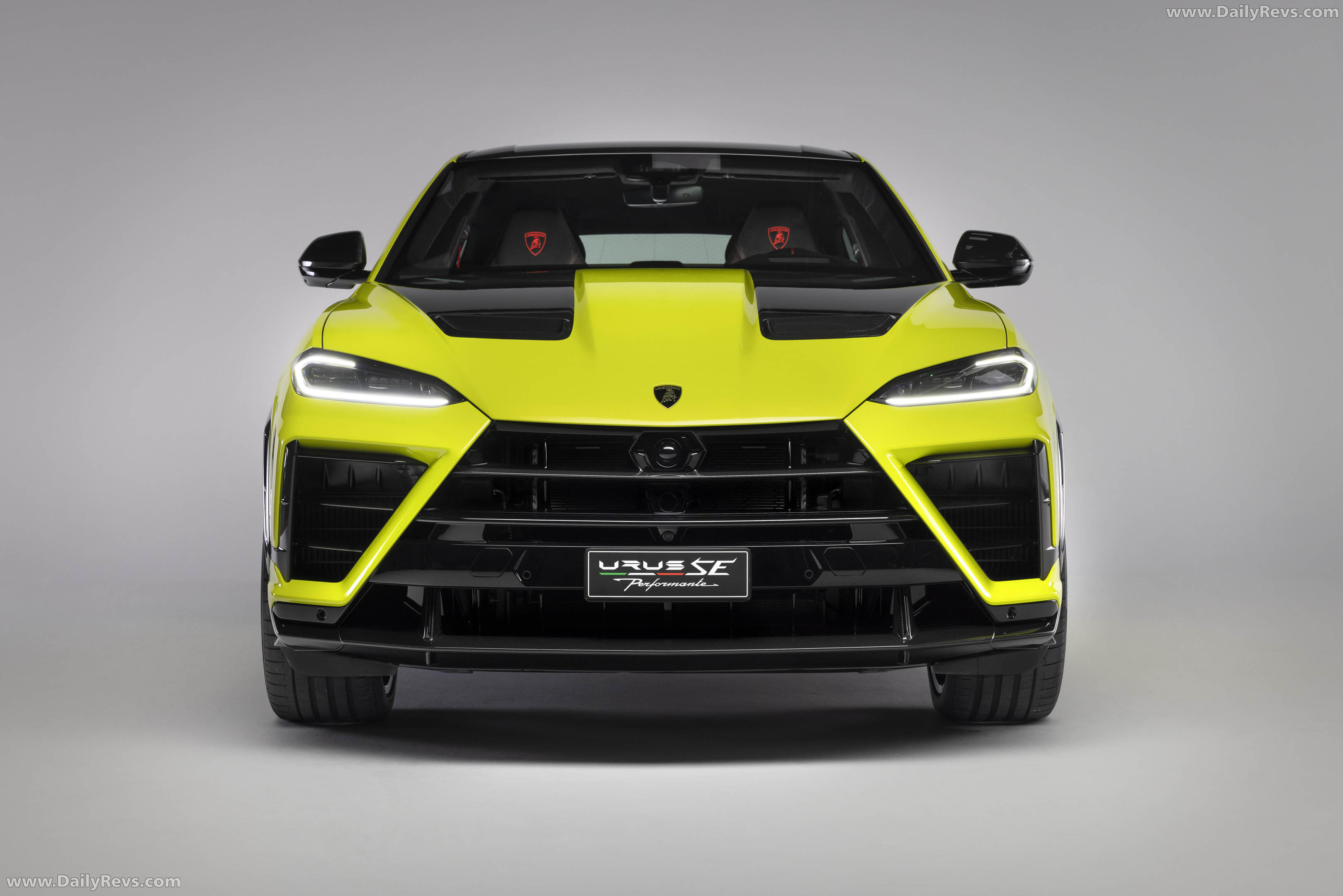 2027 Lamborghini Urus SE Performante Front View