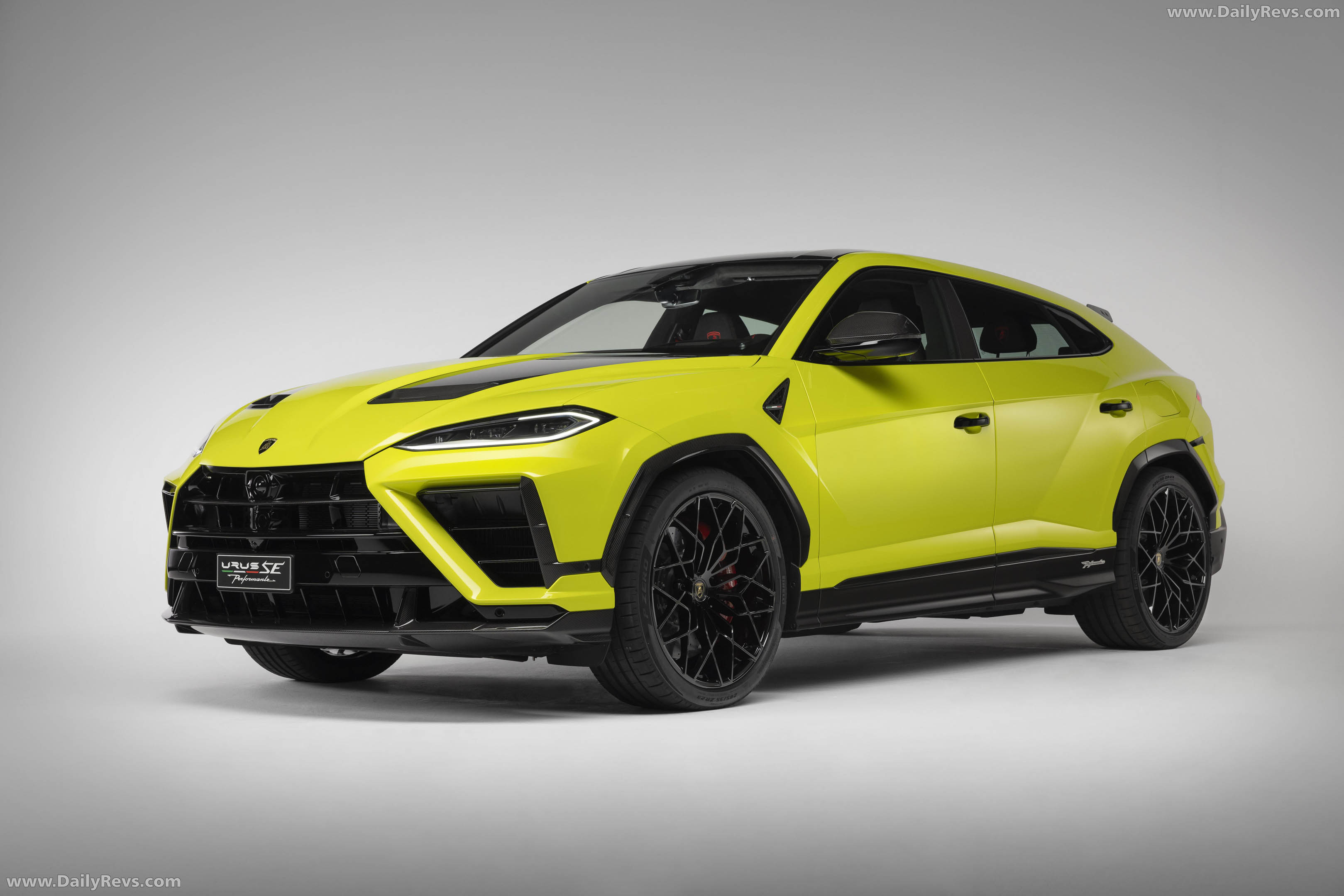 2027 Lamborghini Urus SE Performante Front View