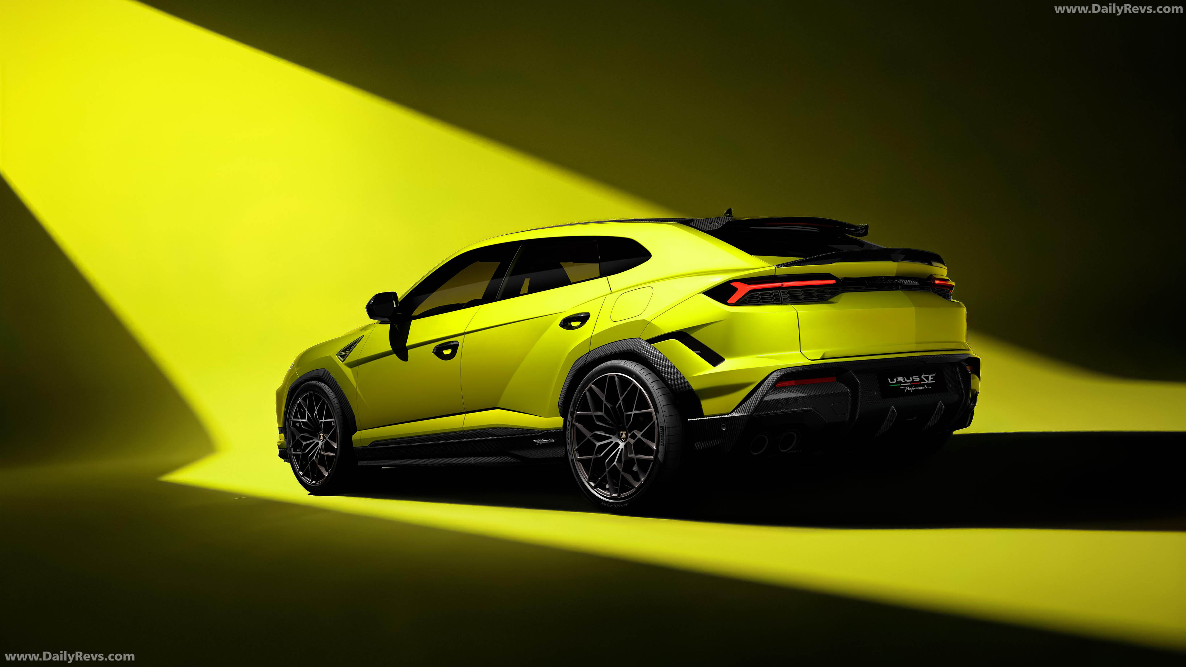 2027 Lamborghini Urus SE Performante Rear View