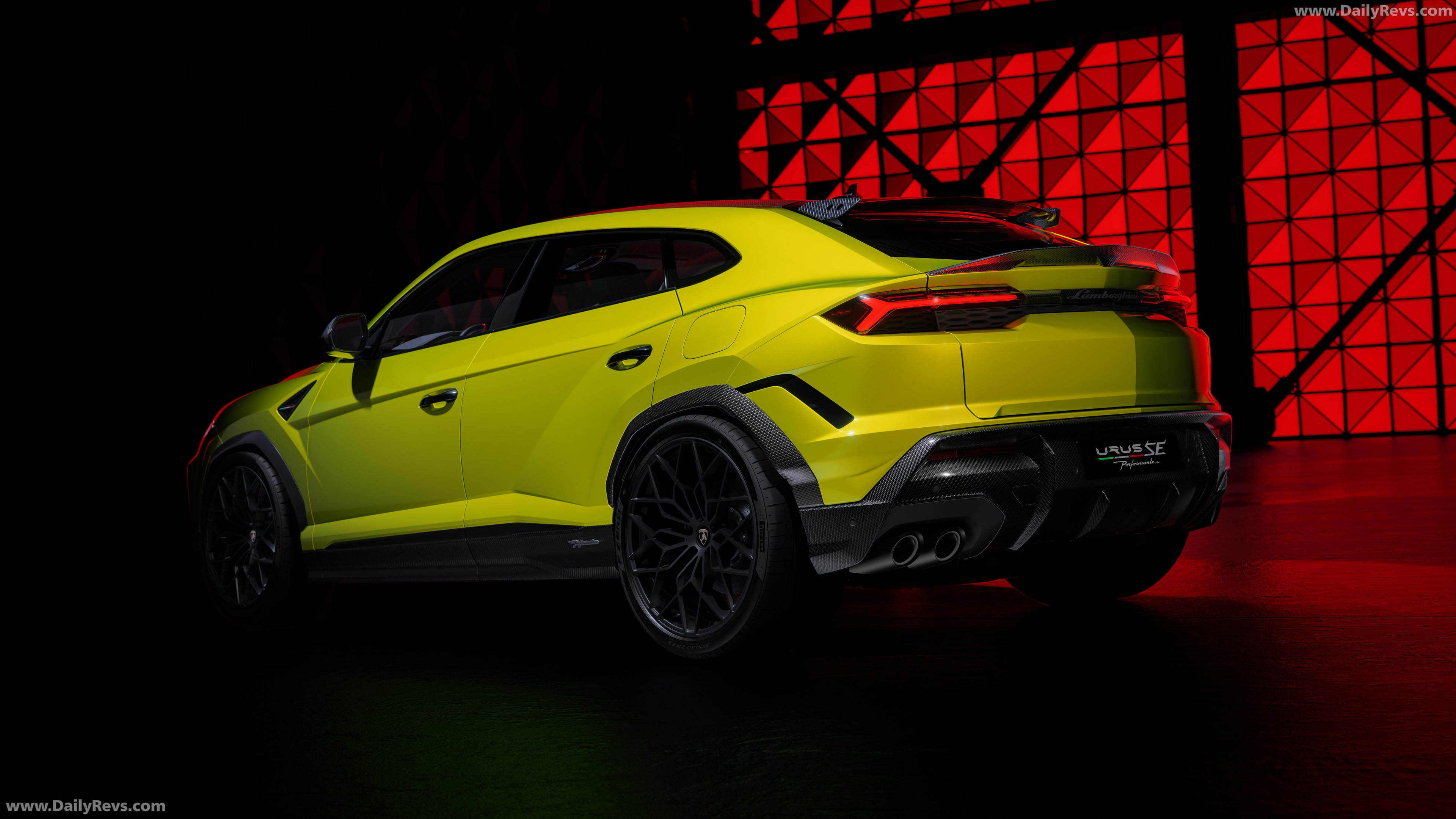 2027 Lamborghini Urus SE Performante Rear View
