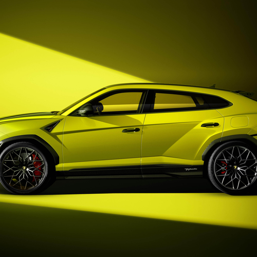2027 Lamborghini Urus SE Performante Side View